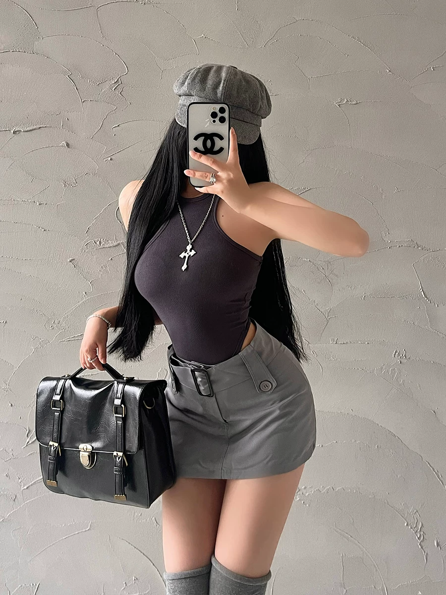 Áo liền quần kiểu tank không tay, ôm sát, co giãn, cổ tròn gợi cảm của YoungGirlDay