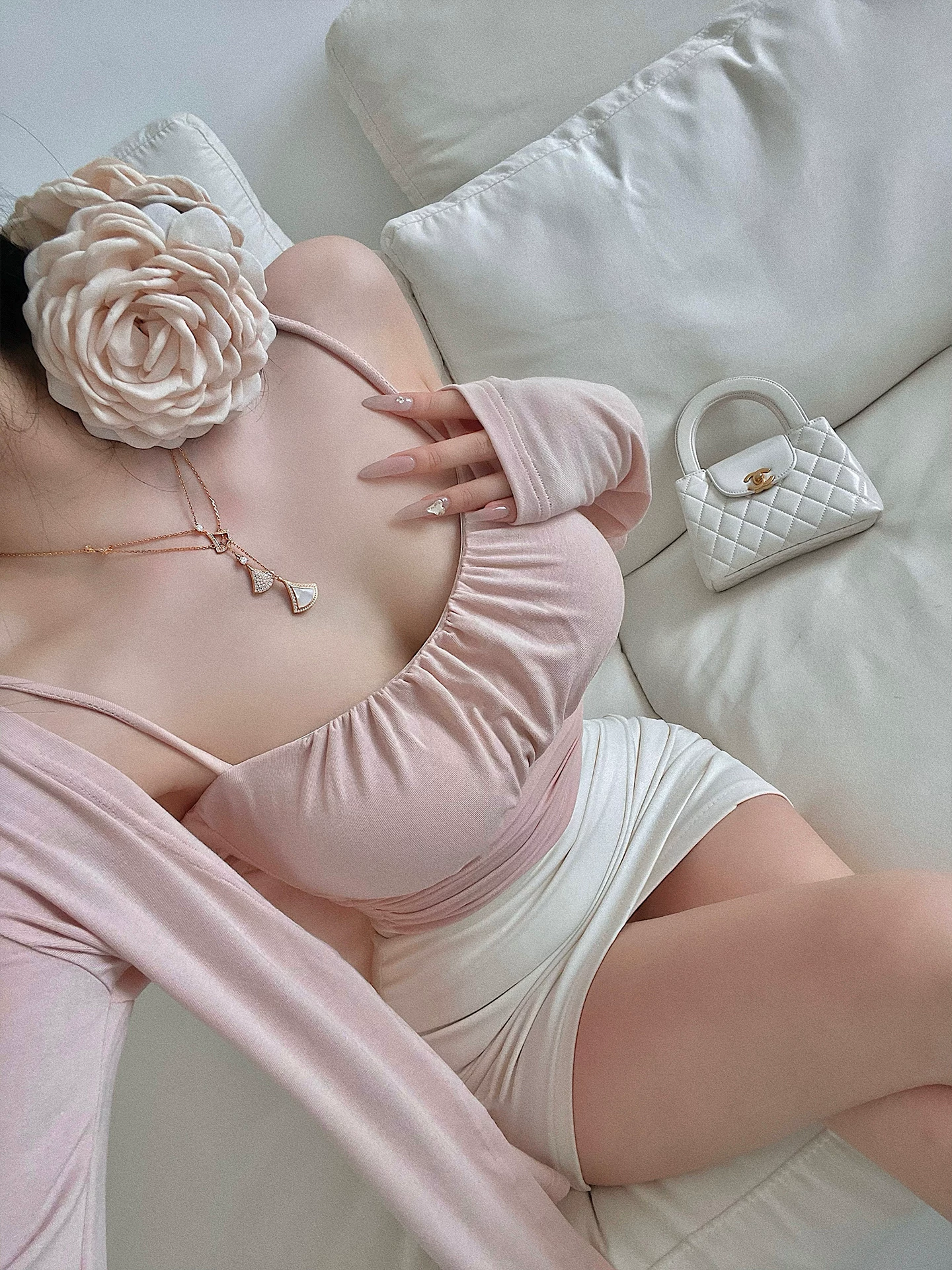 YoungGirlDay khao khát thuần khiết phong cách dịu dàng gợi cảm áo yếm xếp ly ôm eo có miếng đệm ngực kèm áo cardigan dài tay
