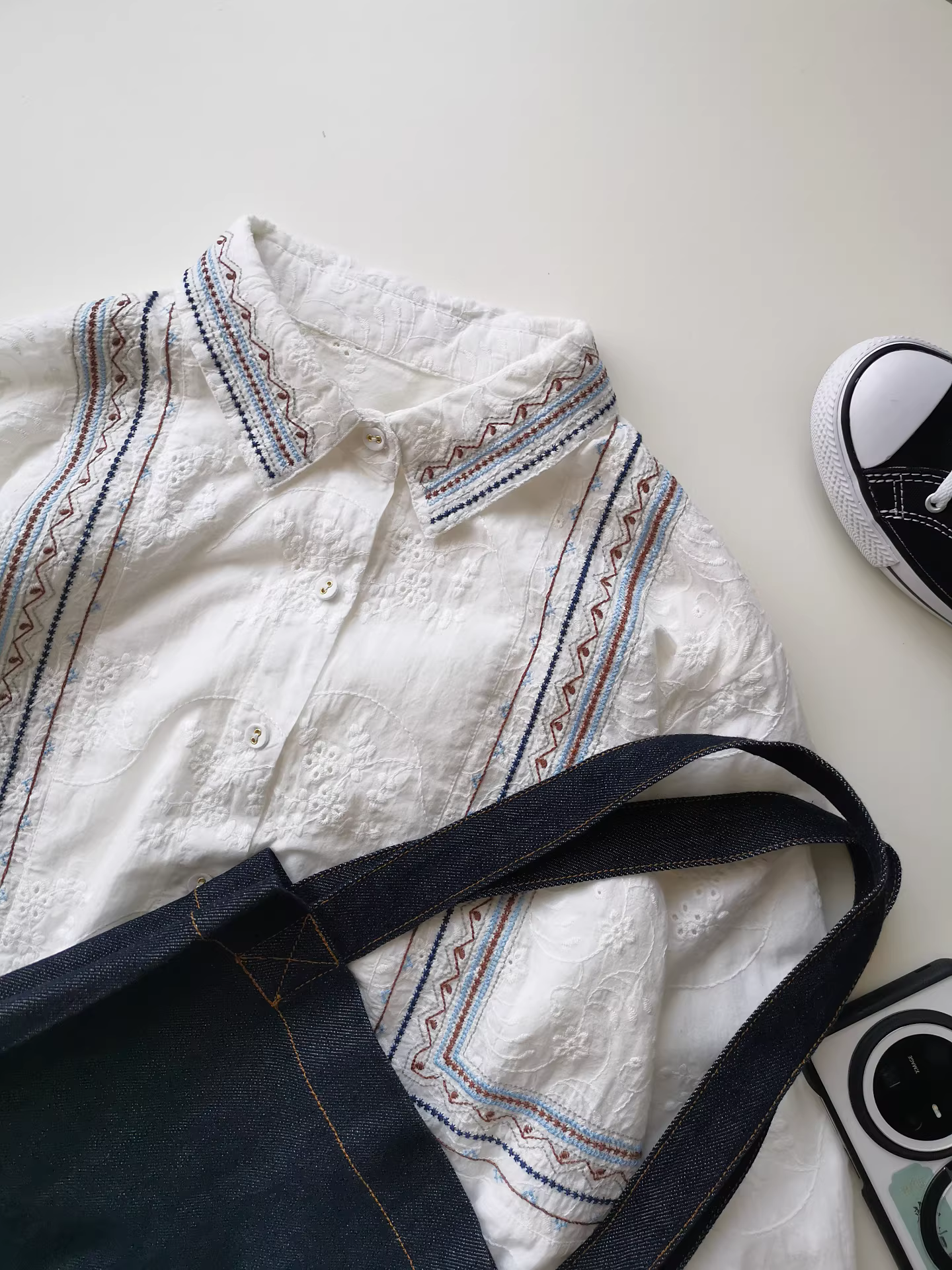 Áo sơ mi thêu toàn thân tinh tế, phong cách thiết kế độc đáo, áo sơ mi cotton nguyên chất đa năng phong cách văn học Pháp dành cho nữ.