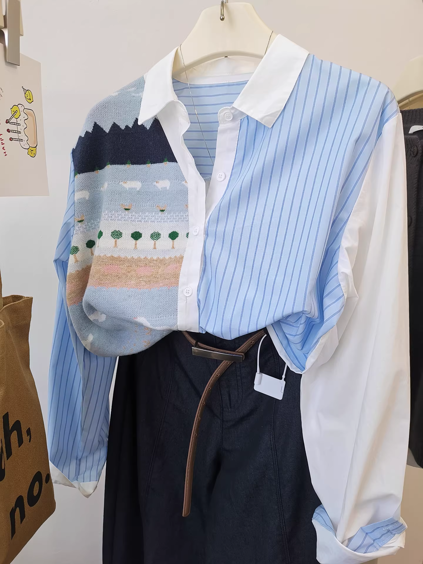 Ký ức tuổi thơ Áo sơ mi hai mảnh giả phối màu sọc xanh 2025 Thu Đông Mới Thời trang Áo kiểu dáng rộng nhiều lớp