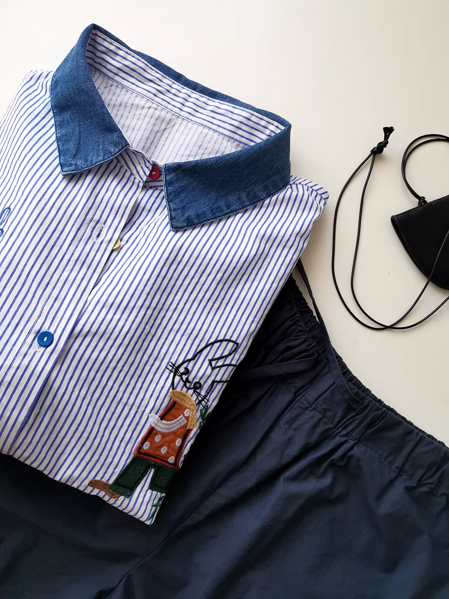 Áo sơ mi denim phối màu, thêu hình thỏ, áo sơ mi dáng rộng, áo sơ mi dài tay đa năng để phối đồ mùa thu.