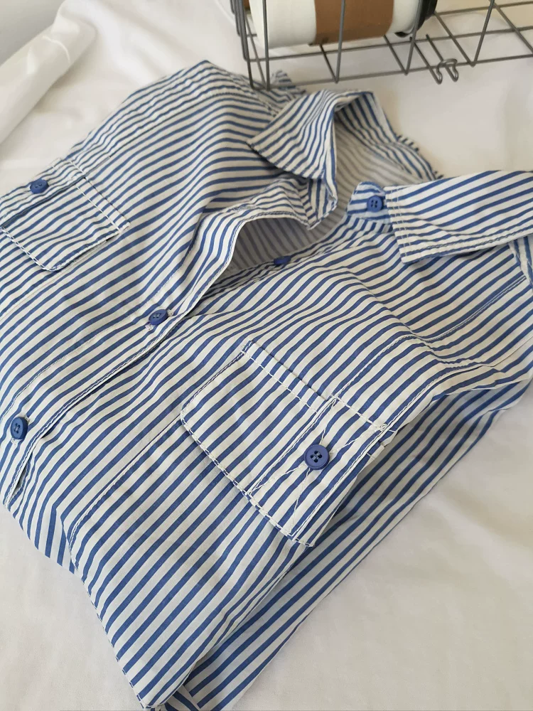 Áo sơ mi giả hai mảnh phối sọc kiểu Nhật Bản 2025, phong cách nghệ thuật, dáng rộng, mặc thường ngày, dài trung bình dành cho nữ