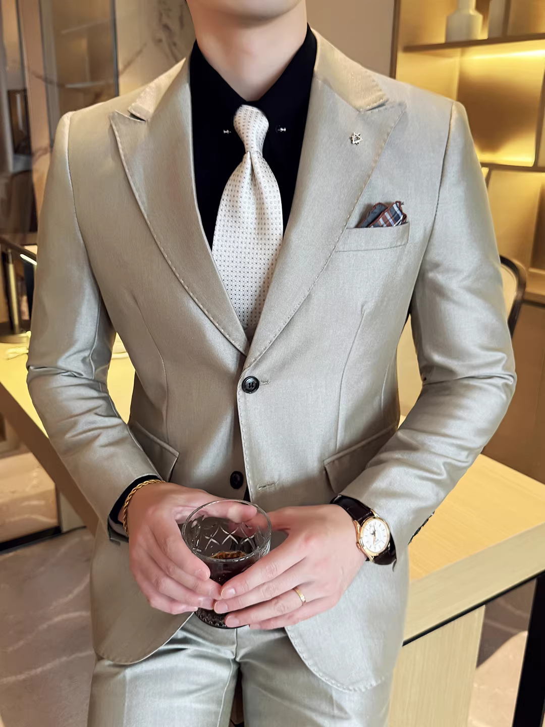 Bộ vest nam cao cấp bóng mượt, trang phục dạ hội công sở, kiểu dáng ôm body, lịch lãm và lịch sự, dễ chăm sóc, bộ ba món.