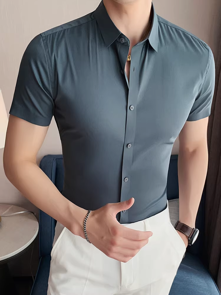 Áo sơ mi nam chất liệu lụa đá, không đường may, tay ngắn, kiểu mới hè 2025, chất liệu mềm mại, phong cách lịch sự nhưng năng động, không nhăn, dễ chăm sóc, không cần là ủi.