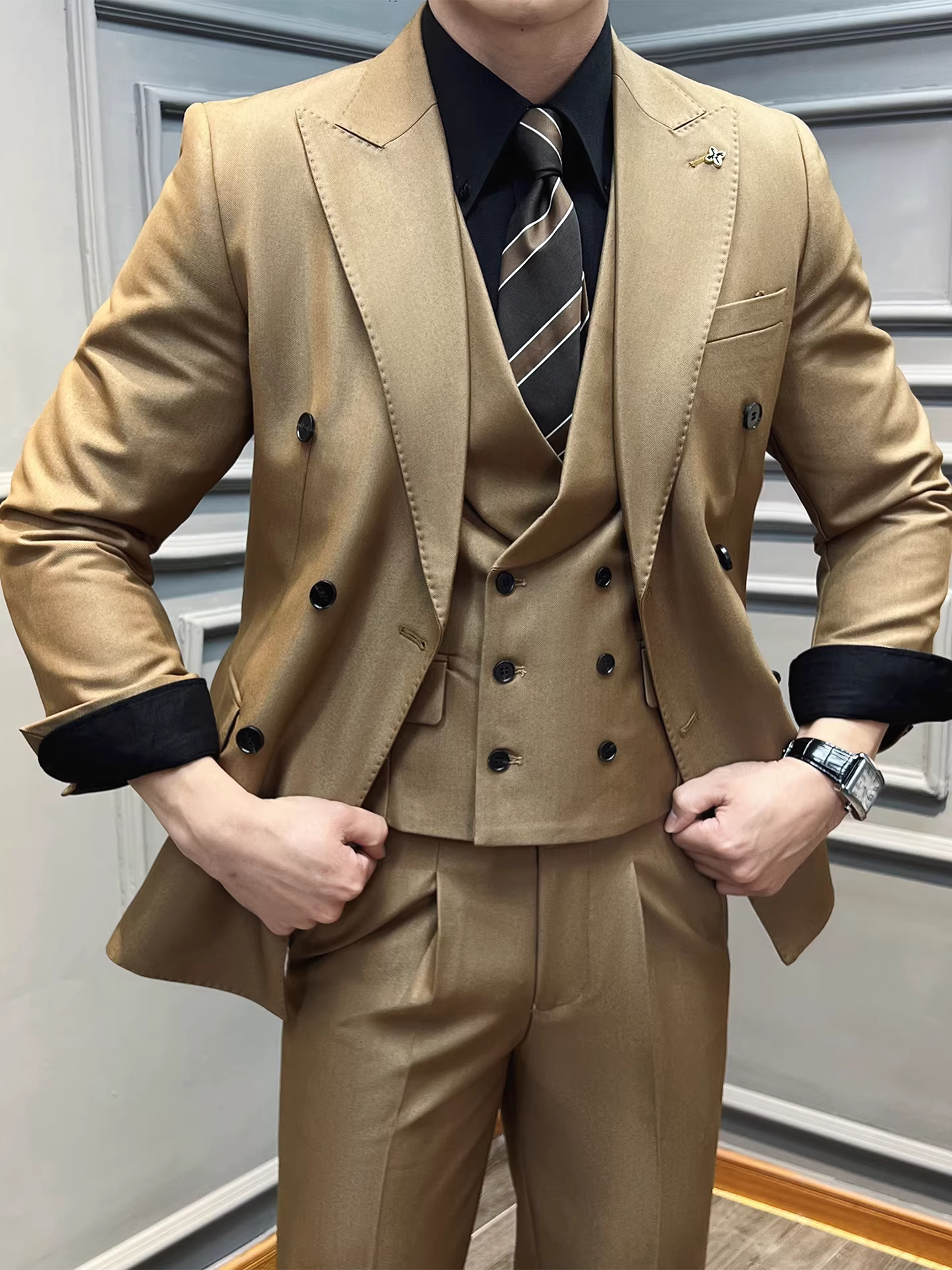 Bộ vest nam hai hàng khuy, đính hạt, kiểu dáng ôm body thời trang, cao cấp, lịch lãm, thích hợp cho đám cưới, công việc, gồm ba món