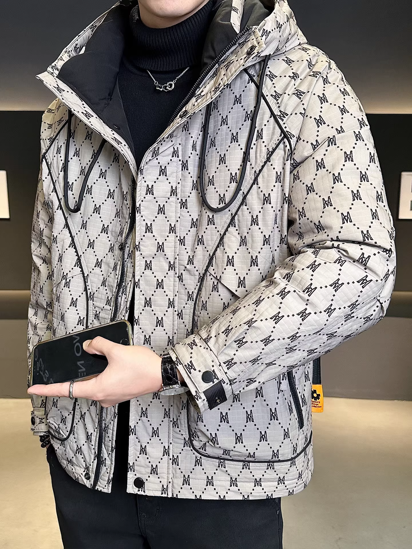 Áo khoác phao có mũ in họa tiết dành cho nam, mẫu mới mùa đông 2025, chất lượng cao, dày dặn, ấm áp, rộng rãi, đa năng.