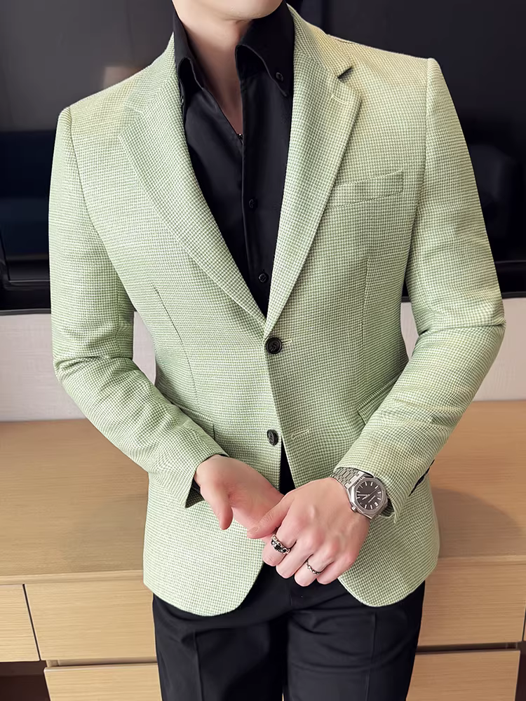 Áo blazer kẻ ô vuông lụa sáng màu dành cho nam, mùa thu 2025, dáng ôm, đa năng, phong cách lịch sự nhưng vẫn trẻ trung, chất liệu cao cấp.