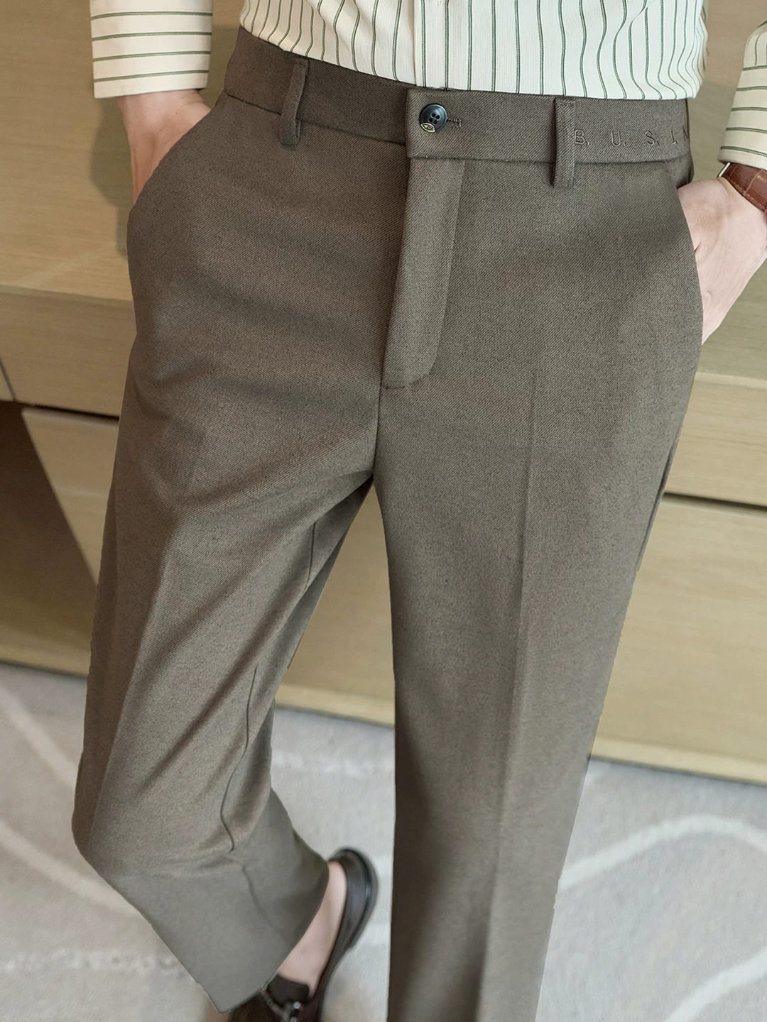 Quần dài len ống đứng dày dặn mùa thu đông dành cho nam, quần dài màu trơn đa năng, ấm áp, chất liệu len chải mềm, quần âu công sở.