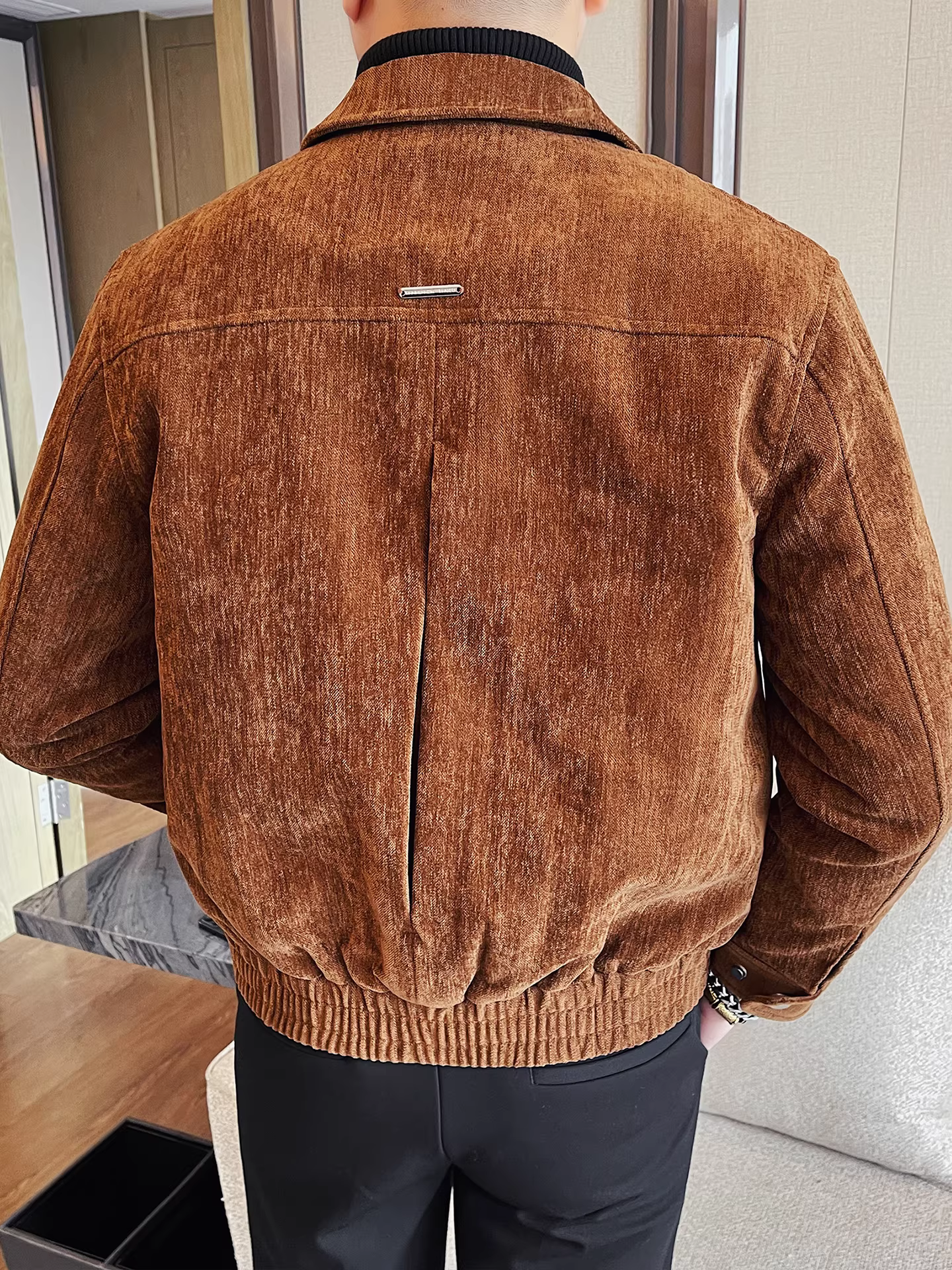 Áo khoác nam lót bông dày dặn chất liệu da lộn, kiểu dáng mới thu đông 2025, cổ trụ ôm dáng ngắn, chất lượng cao