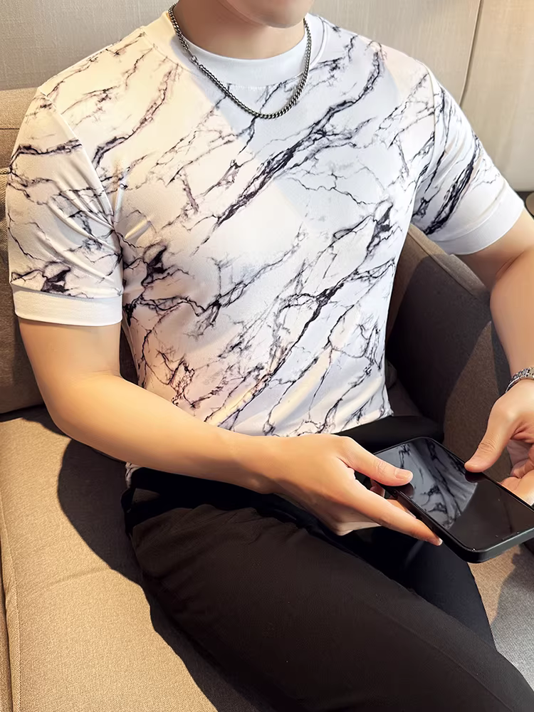 Áo thun nam cổ tròn in hình, kiểu dáng mỏng mùa hè, thời trang mới 2025, sành điệu và đẹp trai, ôm dáng, áo lót thoải mái.