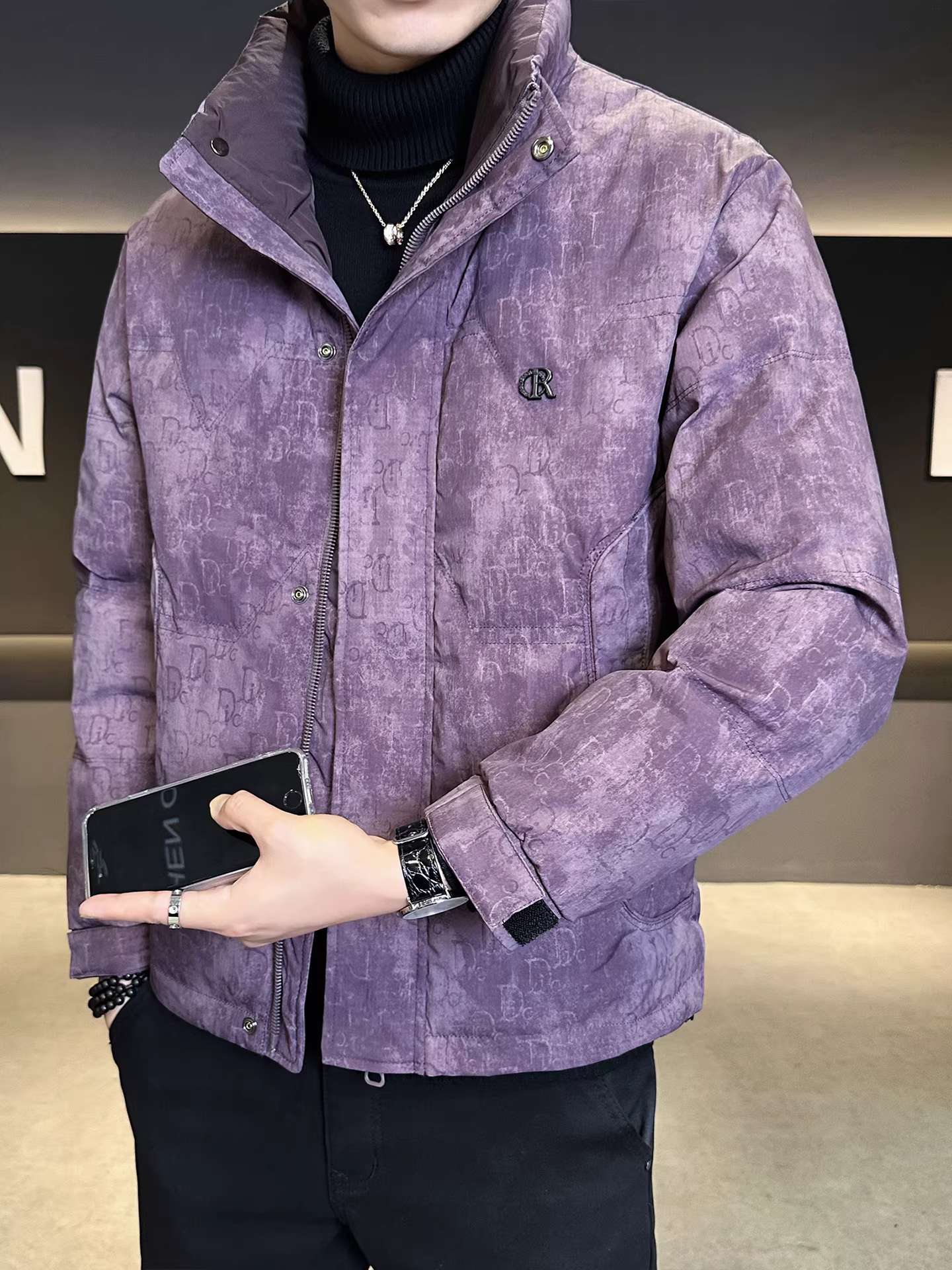 Áo khoác nhẹ kiểu dáng hiện đại dành cho nam, mùa đông 2025, kiểu dáng đa năng, ngắn, nhẹ và ấm áp.