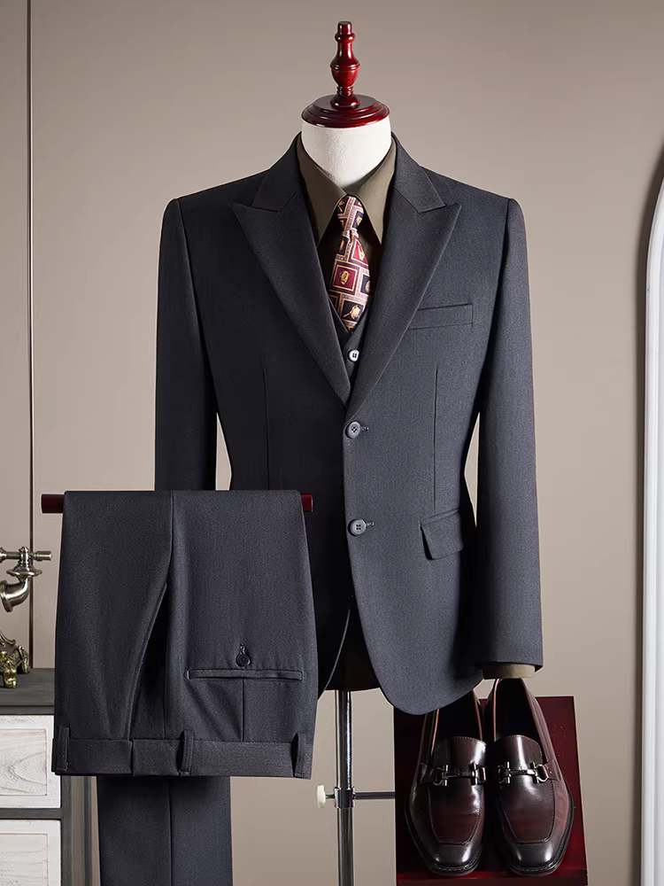 Vest nam chất liệu len cao cấp, kiểu dáng lịch lãm, ôm dáng, size lớn, chất liệu mềm mại, sang trọng nhẹ nhàng, bộ vest cưới chú rể.