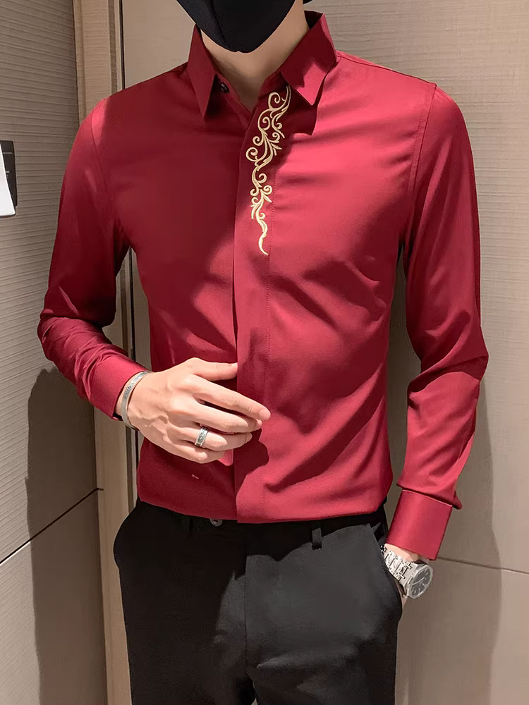 Áo sơ mi nam cao cấp tay dài, kiểu dáng ôm body mới, thích hợp cho công sở và thường ngày mùa xuân thu, màu đỏ với khuy giấu và thêu theo năm sinh.