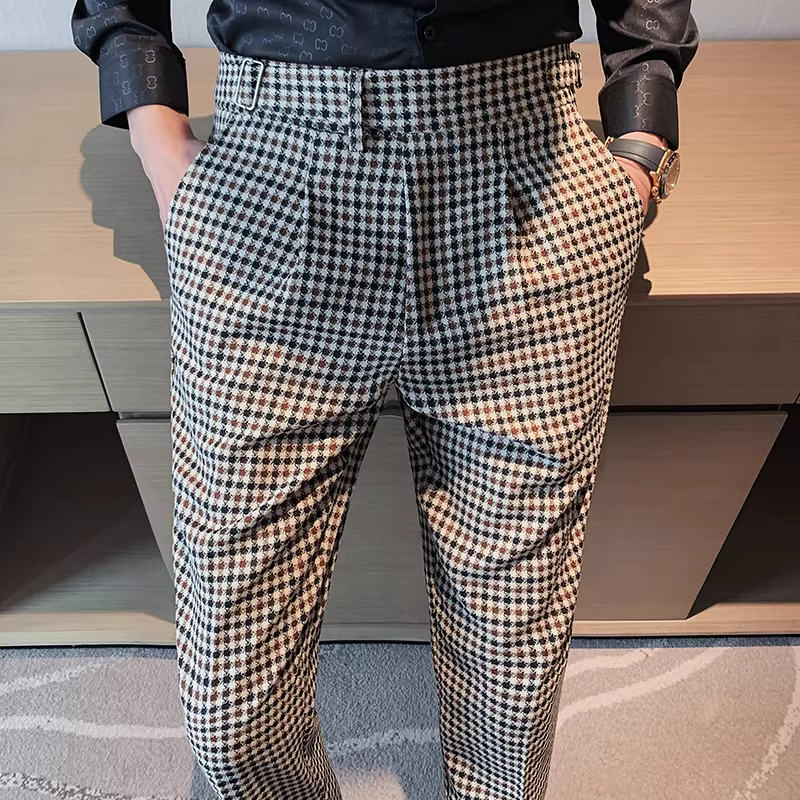 Quần âu nam Napoli cạp cao, dáng thẳng, chất liệu mềm mại, kiểu dáng lịch sự, họa tiết răng cưa.