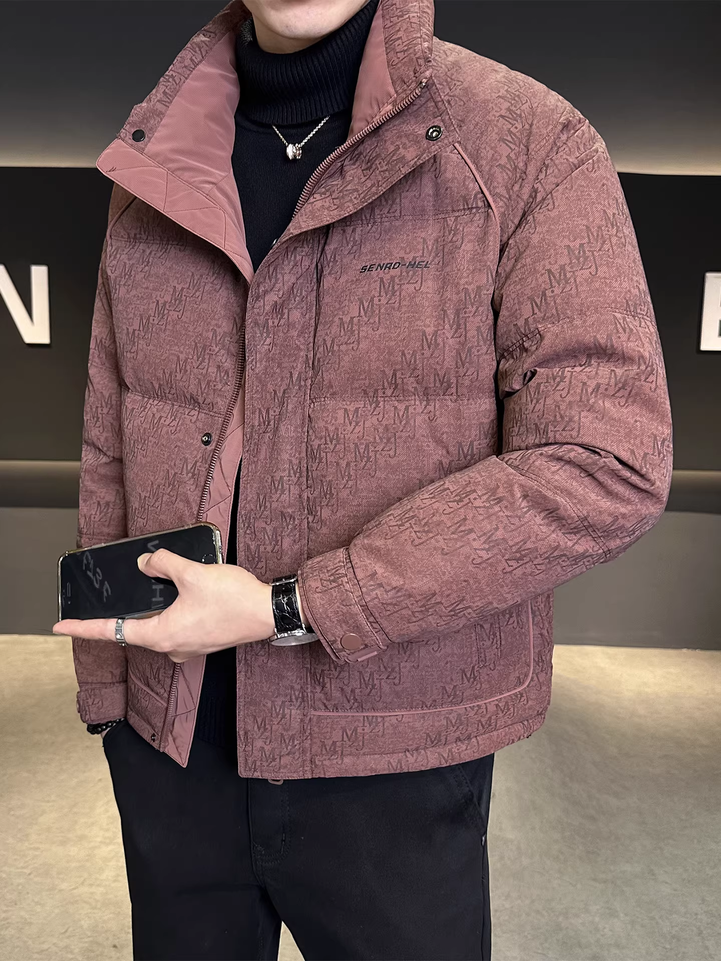 Áo khoác nam cổ đứng in họa tiết, kiểu mới mùa đông 2025, đa năng và thời trang, áo khoác ngắn chất lượng cao, nhẹ.