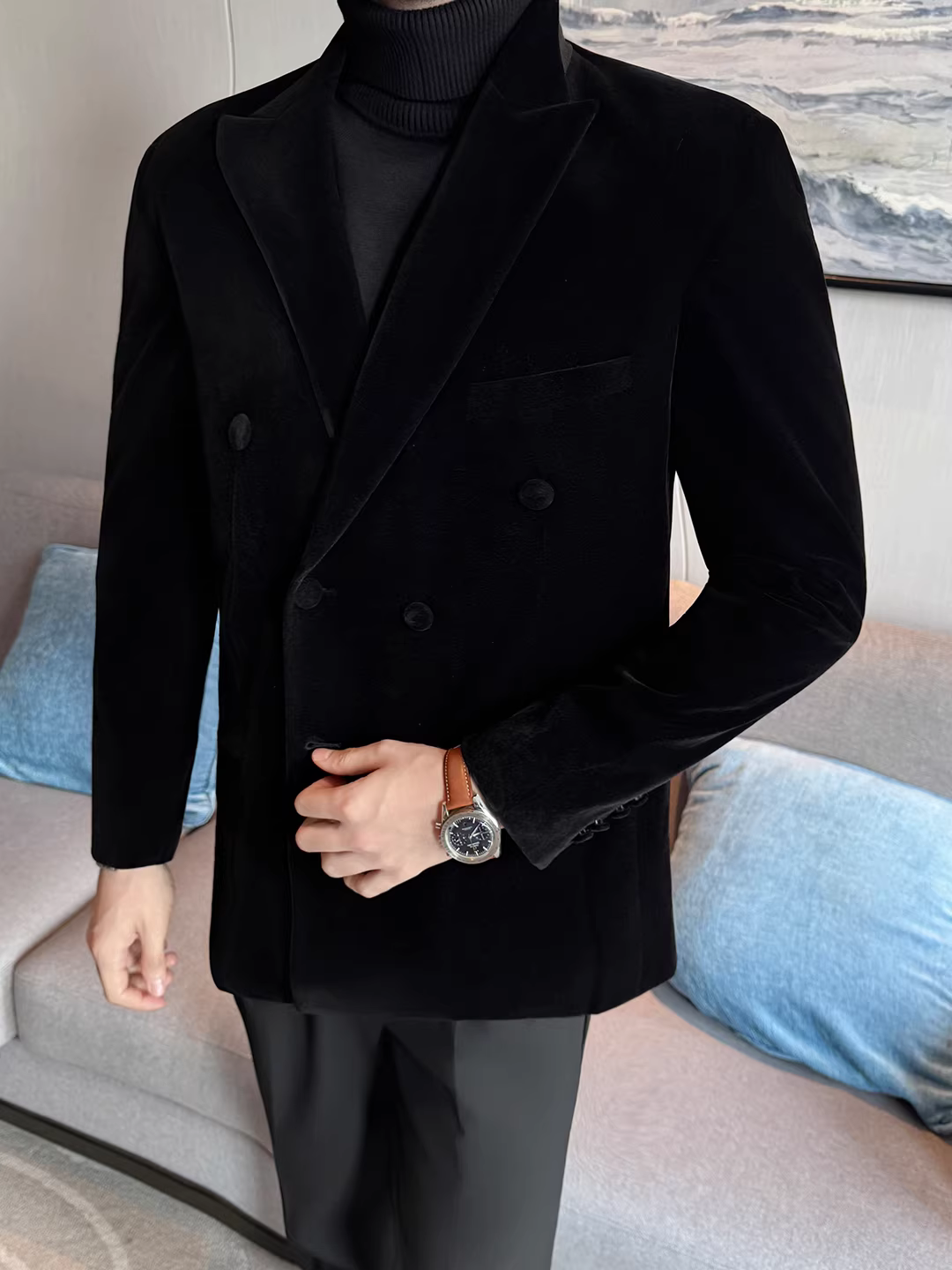 Áo blazer nhung nam dáng vest hai hàng khuy, cổ bẻ, chất dày, thích hợp cho mùa thu đông, phong cách công sở lịch lãm, đa năng, ôm dáng.