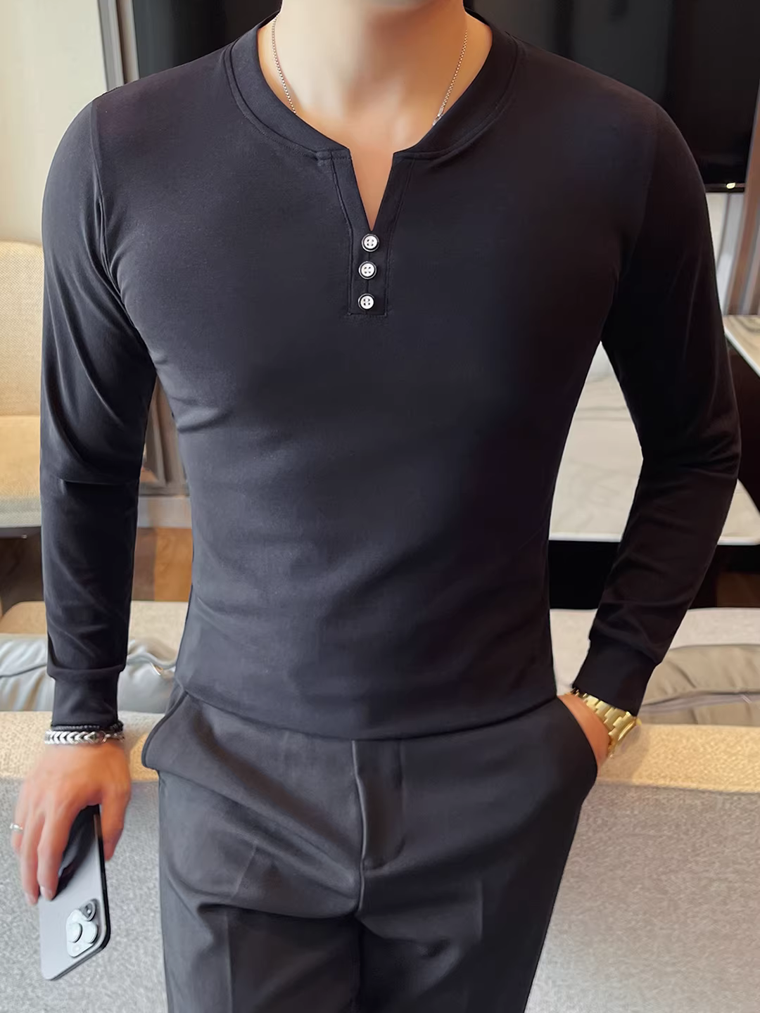 Áo thun nam dài tay cổ chữ V cao cấp, xu hướng thời trang thu đông mới, dáng ôm, lớp trong co giãn.