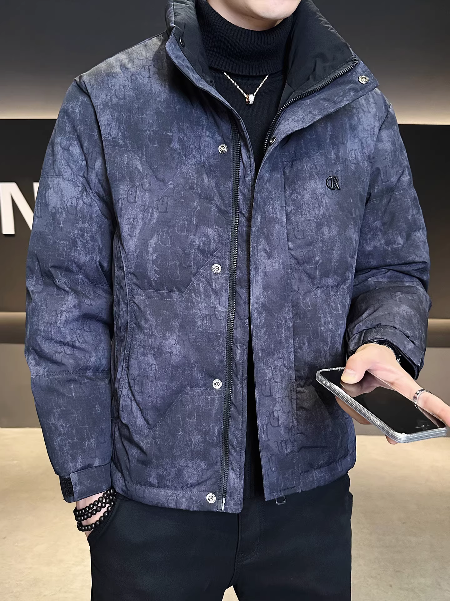 Áo khoác nhẹ kiểu dáng hiện đại dành cho nam, mùa đông 2025, kiểu dáng đa năng, ngắn, nhẹ và ấm áp.