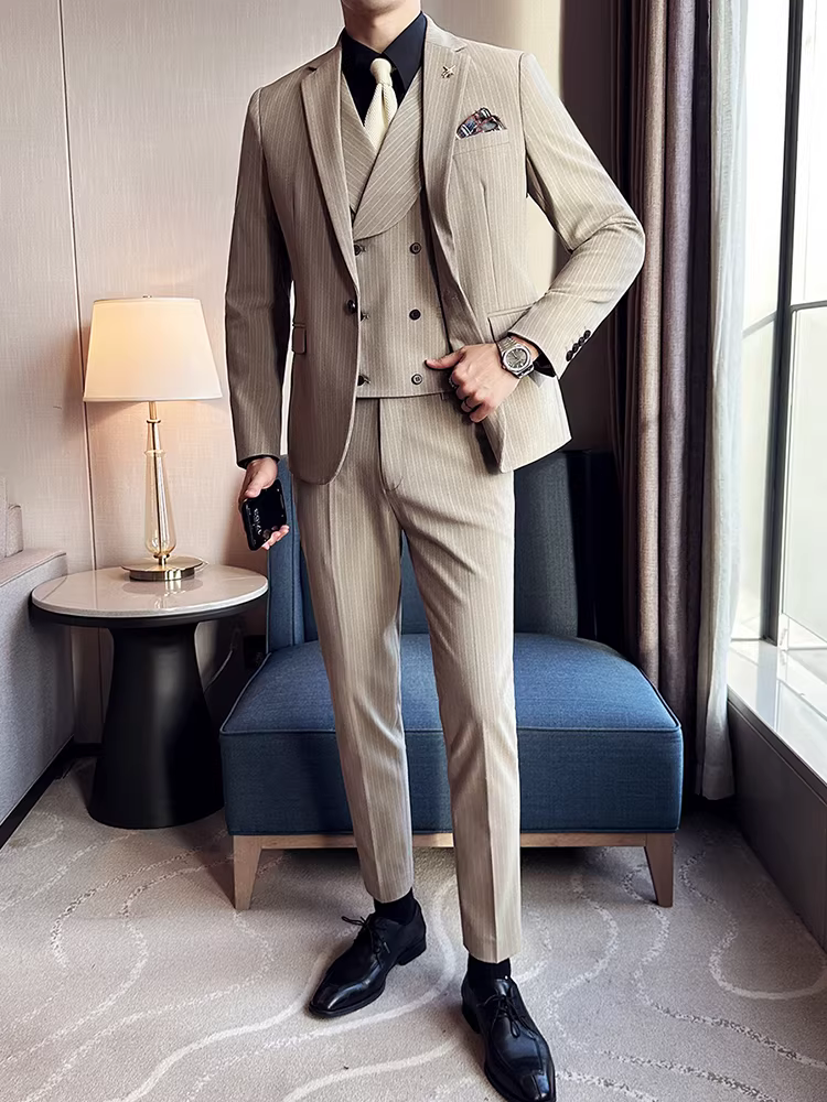 Bộ vest nam một nút, trang phục công sở lịch lãm, chất liệu cứng cáp và mềm mại, kiểu dáng ôm body, thời trang, bộ ba món.