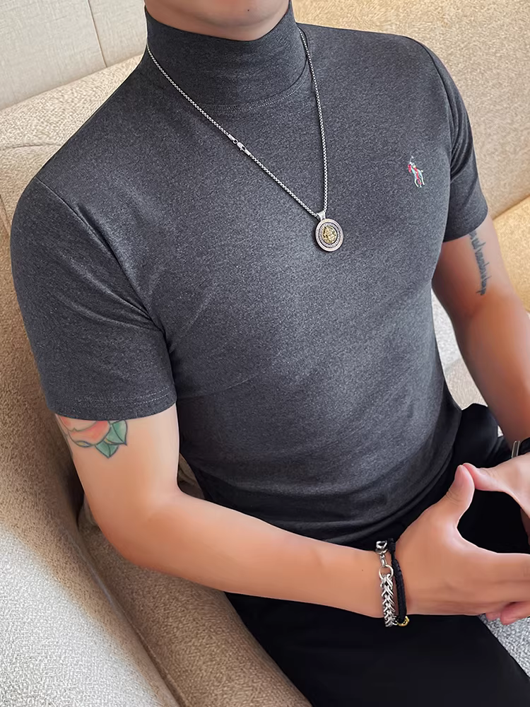 Áo thun nam cổ lọ nửa cao tay ngắn, kiểu mới thu đông 2025, thời trang cao cấp, ôm dáng, áo lót cổ trung.