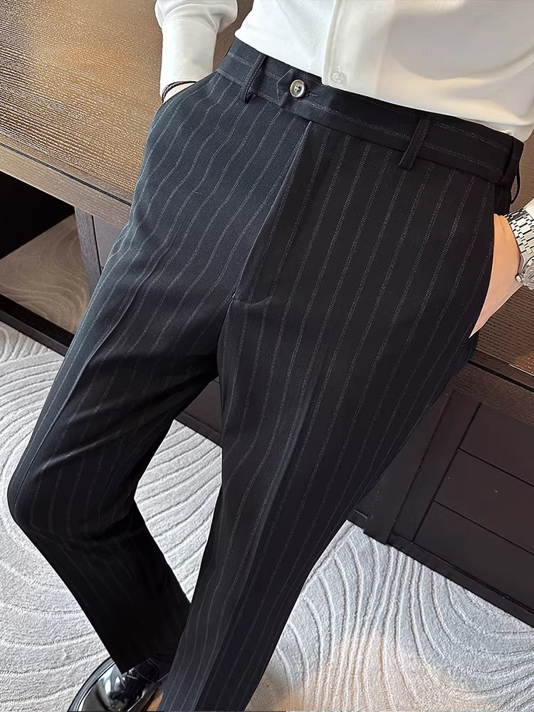 Quần âu nam lưng thun kẻ sọc, thời trang thu đông 2025, kiểu dáng ôm body, chống nhăn, lịch lãm.