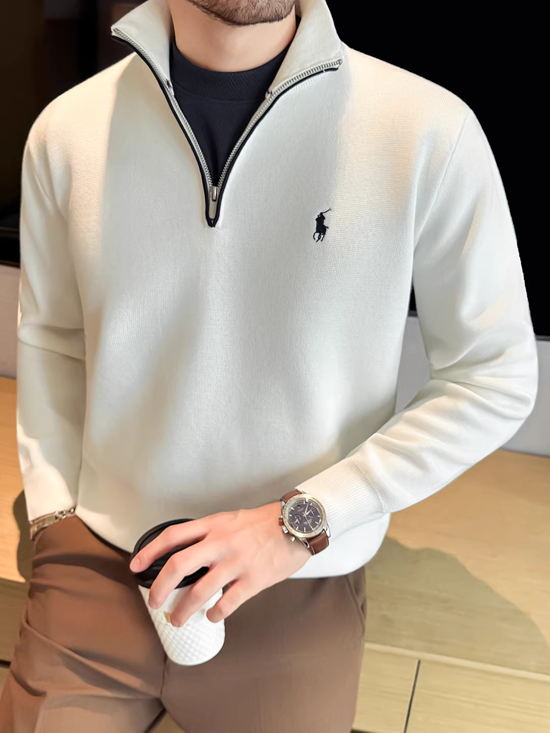 Áo len nam nửa khóa kéo kiểu dáng cổ điển, chất liệu dệt kim, tay dài, mùa thu đông mới, dáng rộng, thích hợp cho các hoạt động thể thao ngoài trời.