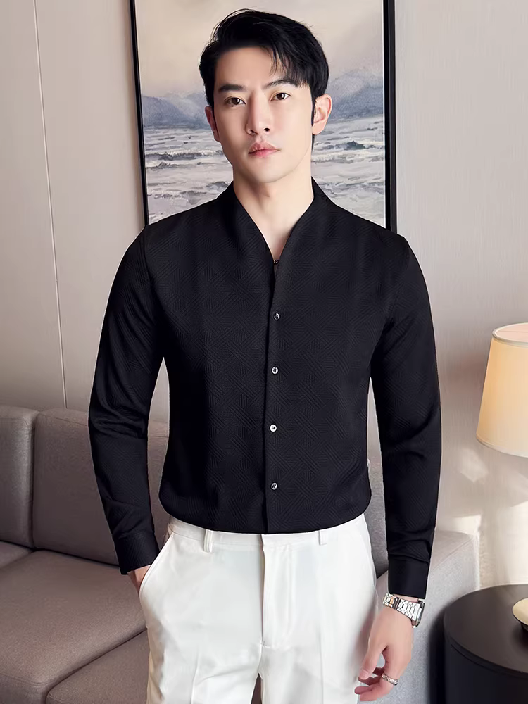 Áo sơ mi nam cổ V kiểu Trung Quốc mới, tay dài, mẫu thu đông 2025, dáng ôm, thời trang, cao cấp, phong cách công sở lịch lãm.