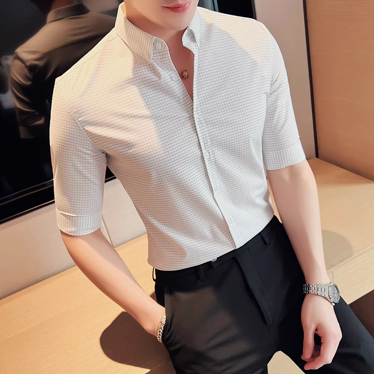 Áo sơ mi kẻ sọc houndstooth dành cho nam, tay ngắn, kiểu dáng mới mùa hè, cao cấp, hợp thời trang, ôm dáng, áo sơ mi tay năm phần, phong cách công sở giản dị.