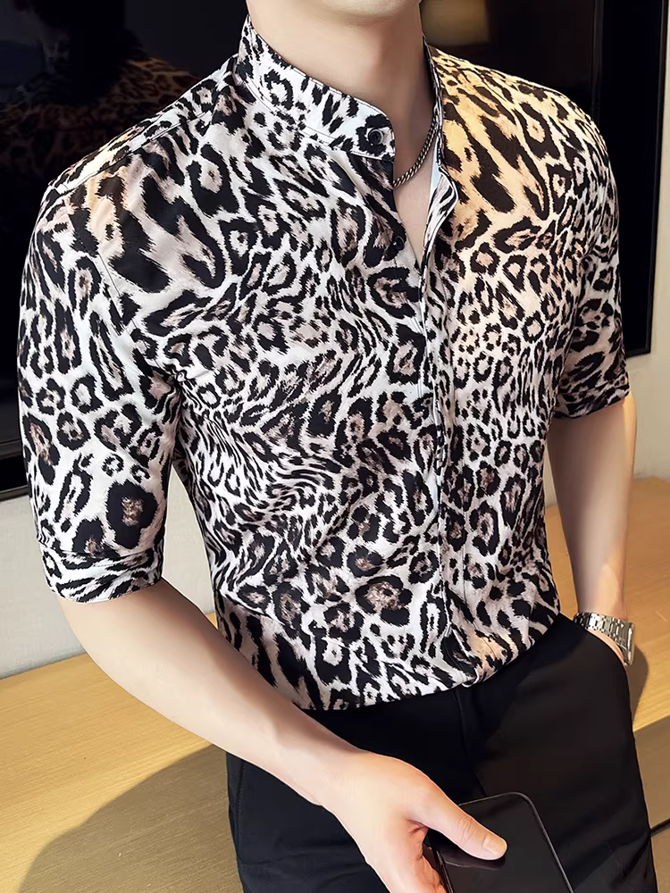Áo sơ mi nam cổ đứng kiểu Trung Hoa, họa tiết da báo, tay ngắn, kiểu mới hè 2025, cao cấp, ôm dáng, lịch lãm, tay lửng.