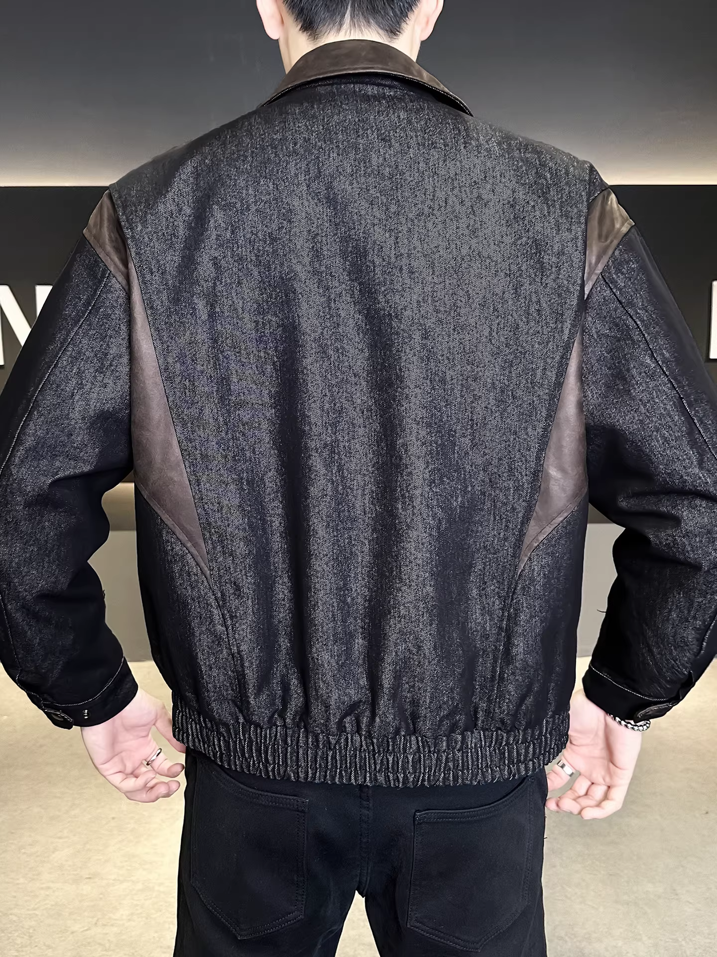 Áo khoác denim nhẹ phối da, kiểu dáng ngắn, chất lượng cao dành cho nam, mùa đông 2025, kiểu dáng mới