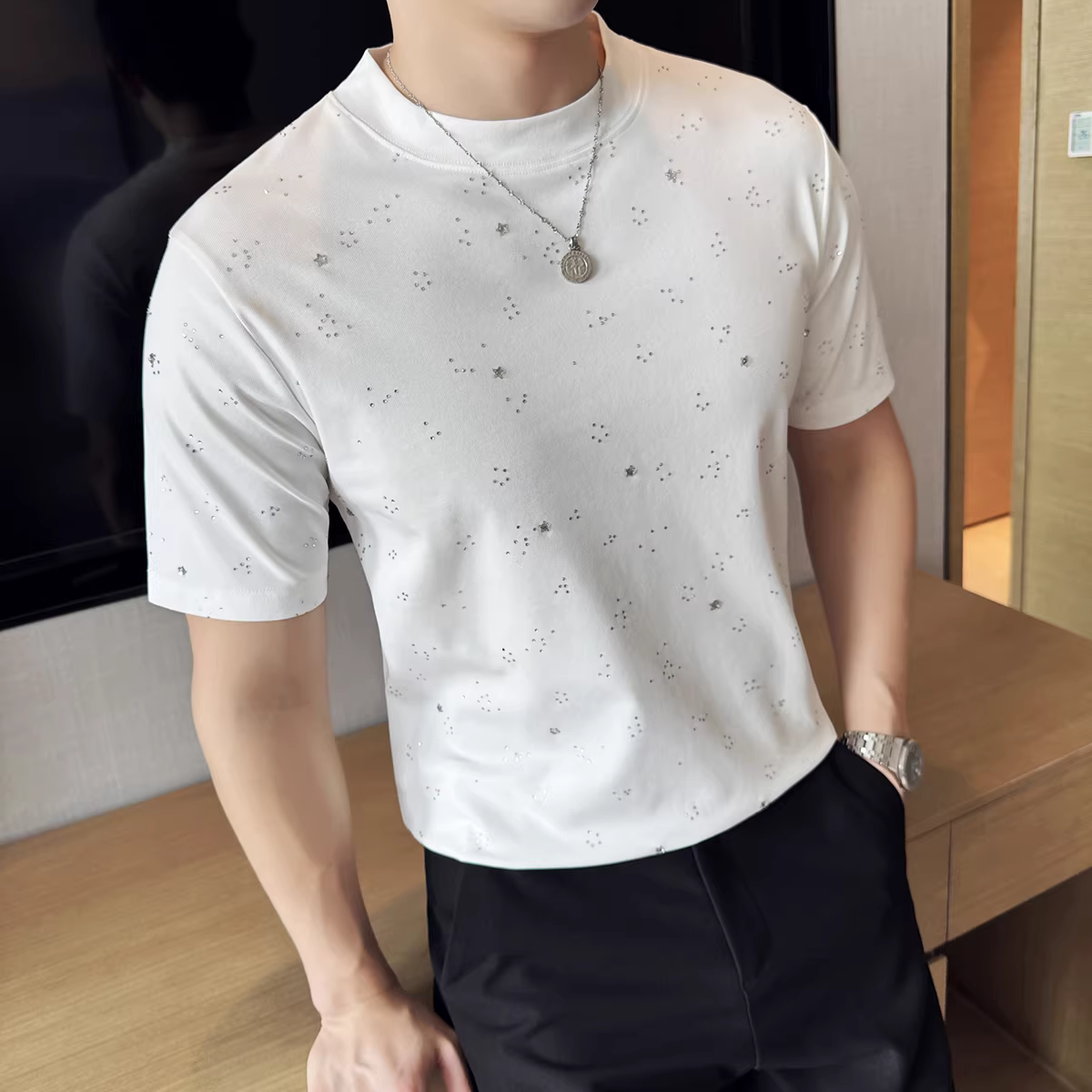 Áo thun nam tay ngắn cổ tròn thiết kế đính đá thời thượng, phong cách mùa hè mới, thời trang, co giãn, ôm dáng, đa năng.