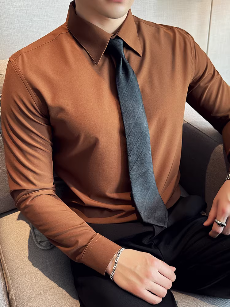 Áo sơ mi nam dài tay có cổ nhọn lớn và cài khuy ẩn, phong cách công sở giản dị, đa năng, hợp thời trang, ôm dáng, sành điệu, áo sơ mi phong cách Anh cao cấp