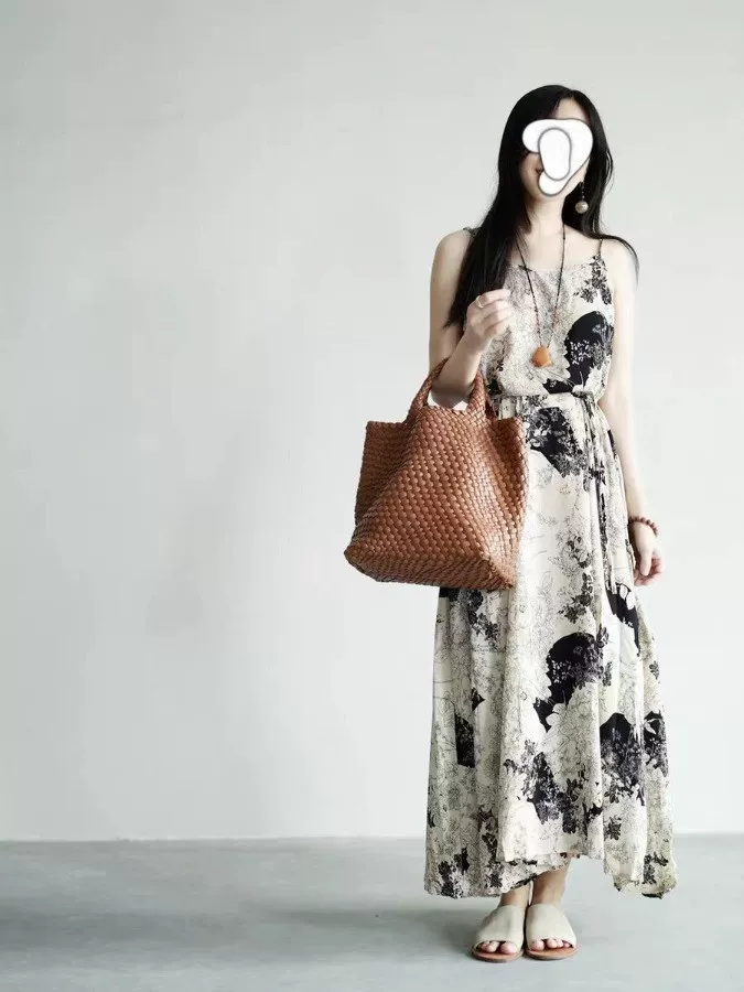 Đầm dây in họa tiết trừu tượng phong cách Trung Hoa, chất liệu thoáng mát, kiểu dáng thanh lịch, tôn dáng, mùa hè 2025
