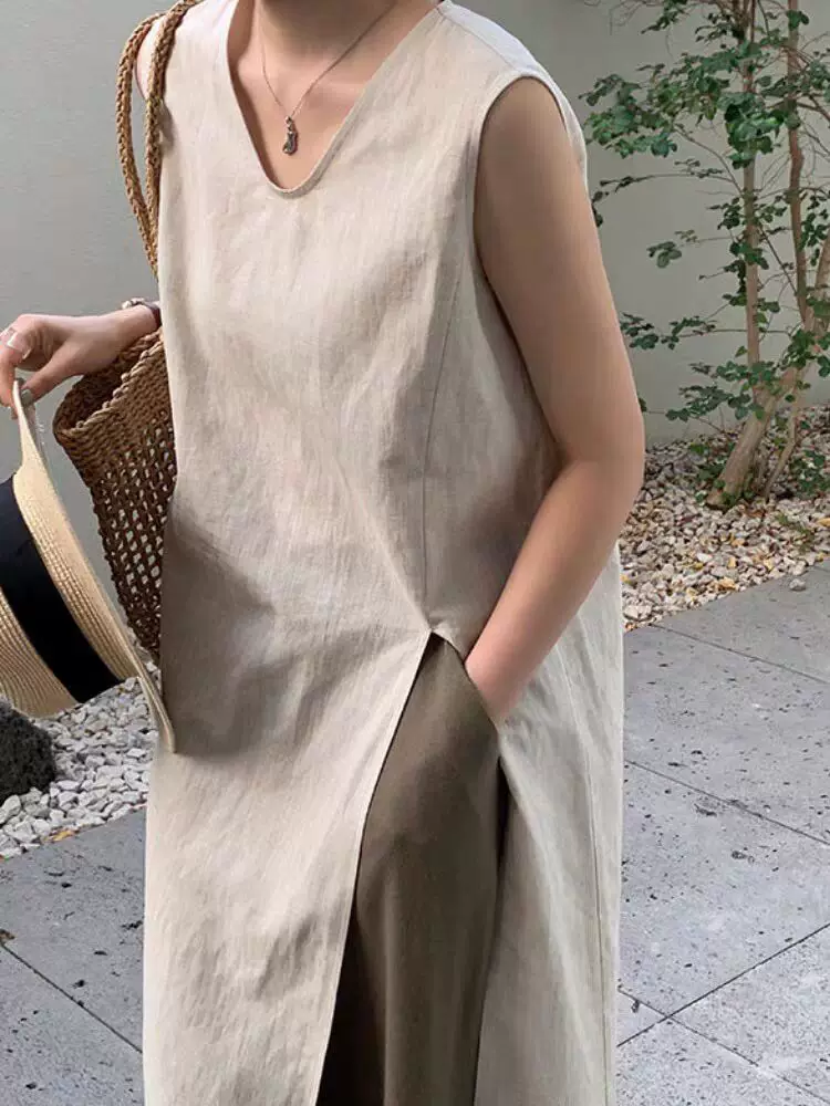 Váy liền thân linen xẻ tà kiểu hè 2026, dáng rộng, không tay, đơn giản, cổ V, dài qua gối dành cho nữ