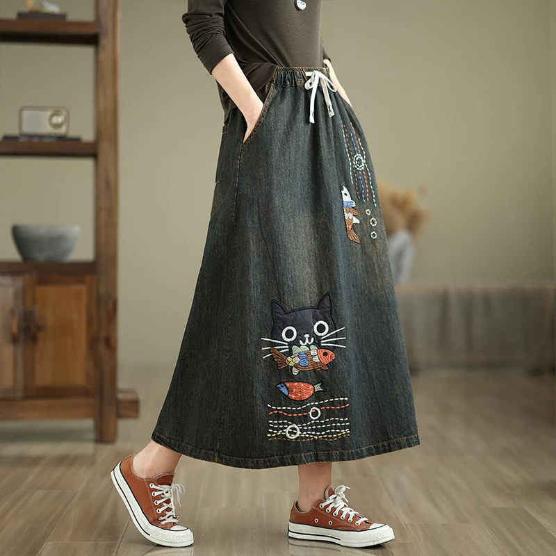 Váy denim thêu hình động vật hoạt hình cổ điển, kiểu dáng mỏng cho mùa xuân hè, cạp cao co giãn, phối màu cổ điển, váy dài vừa phải giúp thon gọn vóc dáng.