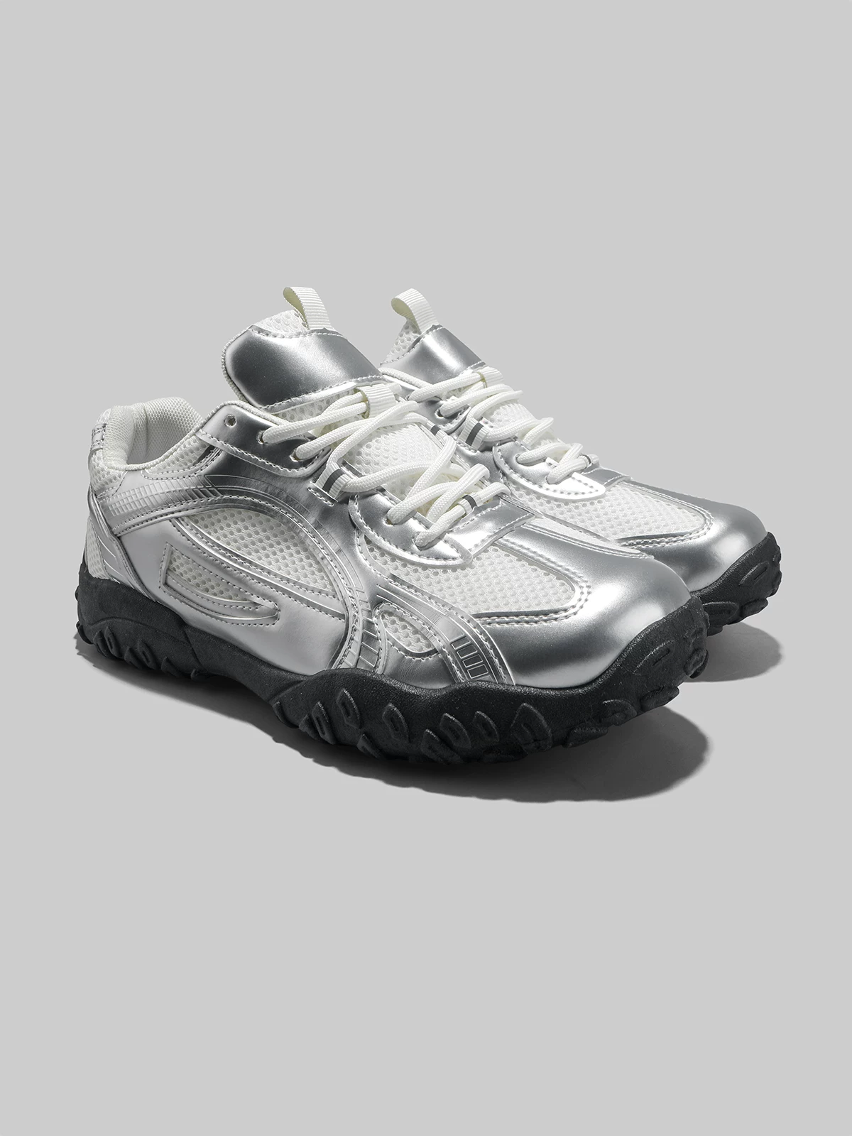 Dongjia Qshoes xuất khẩu giày tập luyện đế dày của Đức dành cho nam giới, mẫu thu mới, giày thể thao thông thường màu bạc thoáng khí bằng lưới.