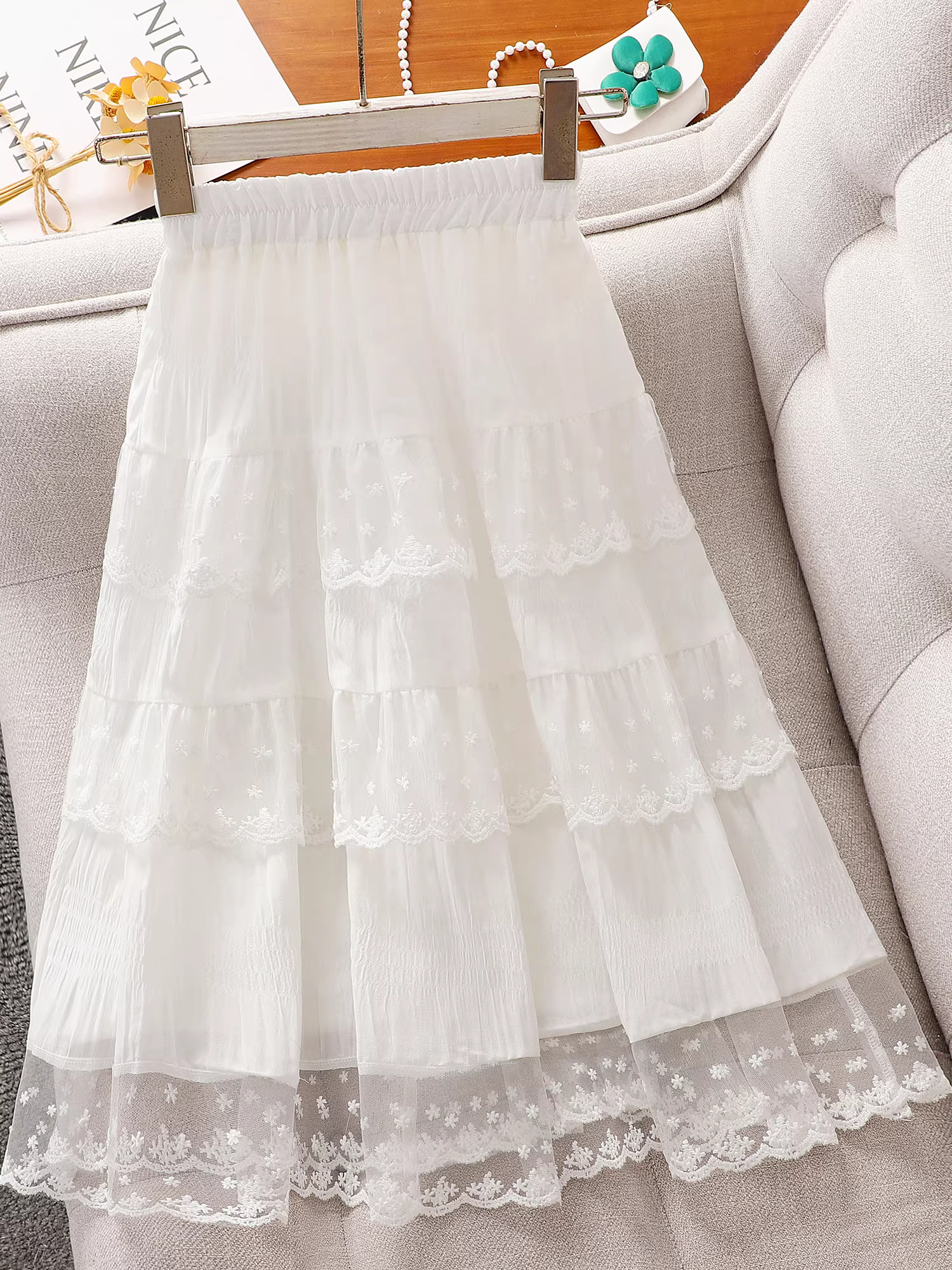 Váy bé gái kiểu thu 2025, váy công chúa ren trắng dành cho bé gái lớn, váy bánh ngọt trẻ em mới, mặc xuân thu