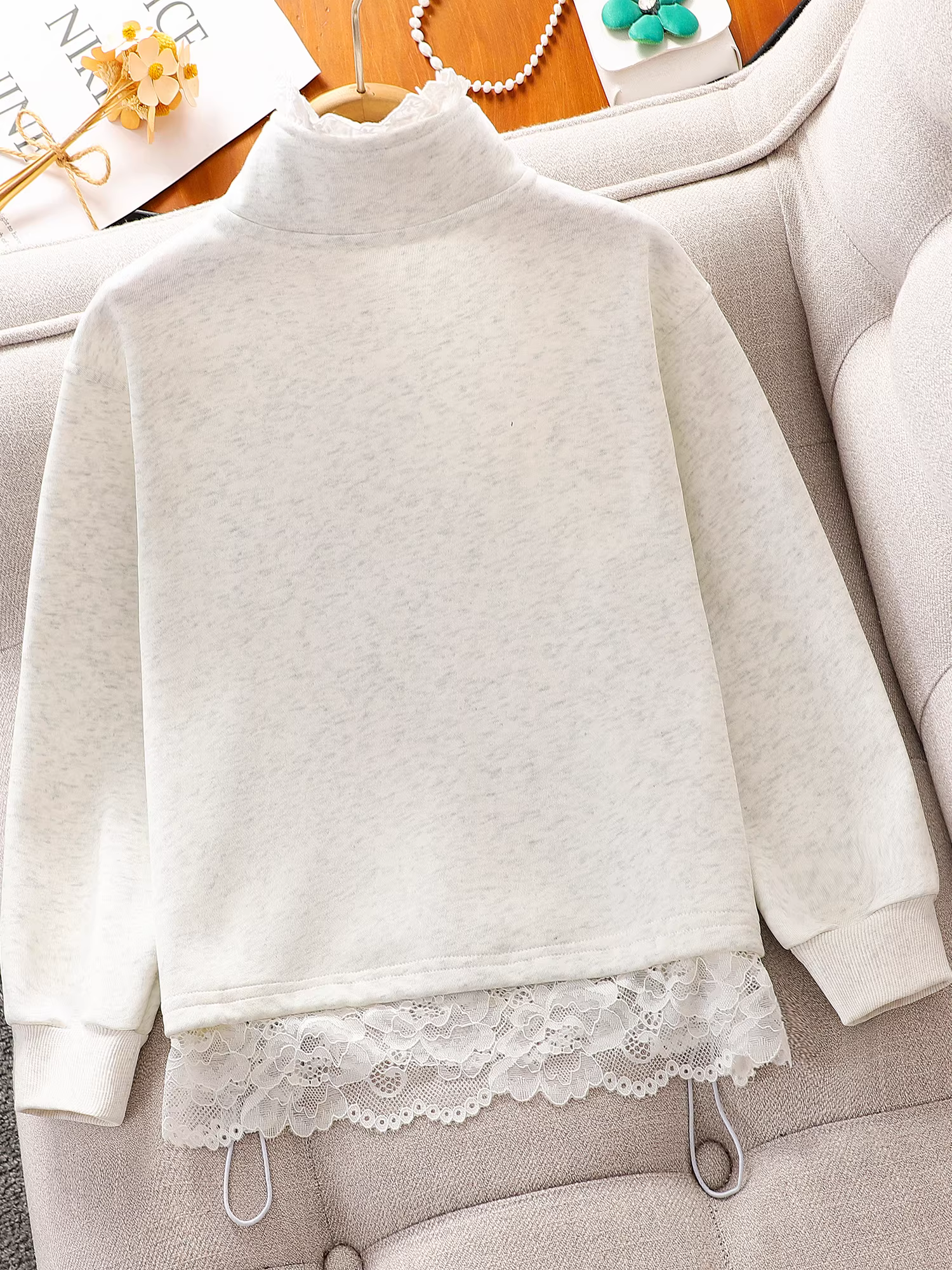 Áo thun bé gái phối ren mùa xuân thu 2025, áo thể thao trẻ em kiểu Hàn Quốc, trang phục mùa thu