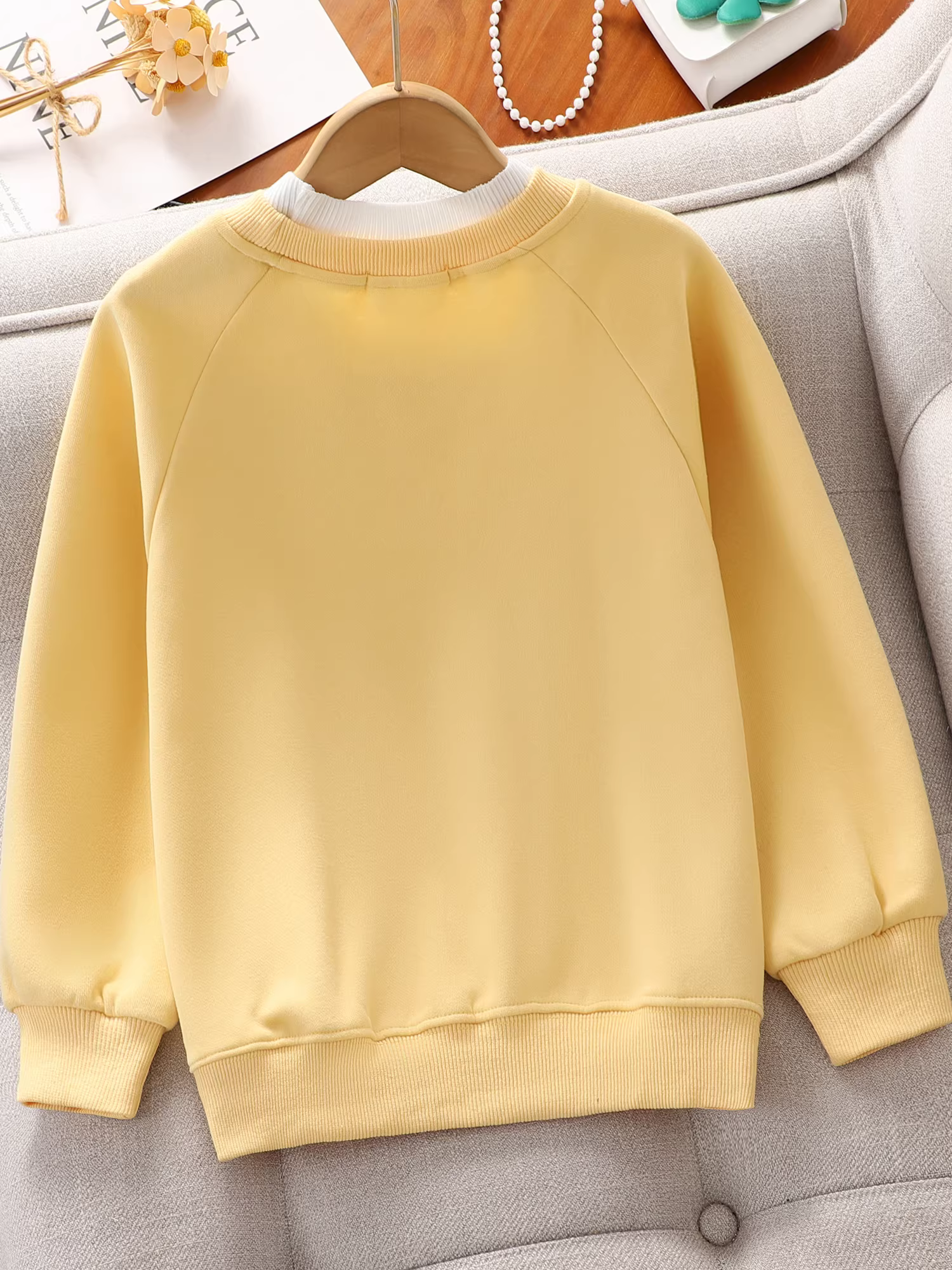 Áo len nữ cho mùa xuân và mùa thu, trang phục thời trang cho bé gái lớn, áo sơ mi dài tay giả hai mảnh, áo kiểu hoạt hình giản dị cho bé gái vào mùa thu.