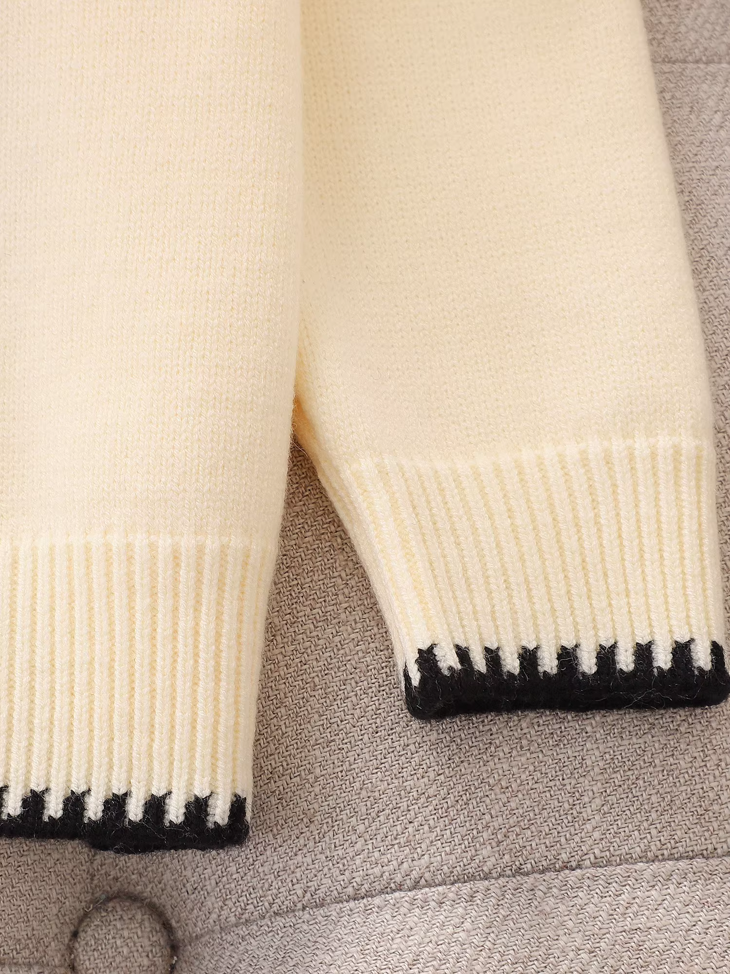 Áo len nữ thu đông 2025 kiểu Hàn Quốc mới, đa năng, chất liệu dệt kim dày dặn, áo lót giữ ấm cho bé gái