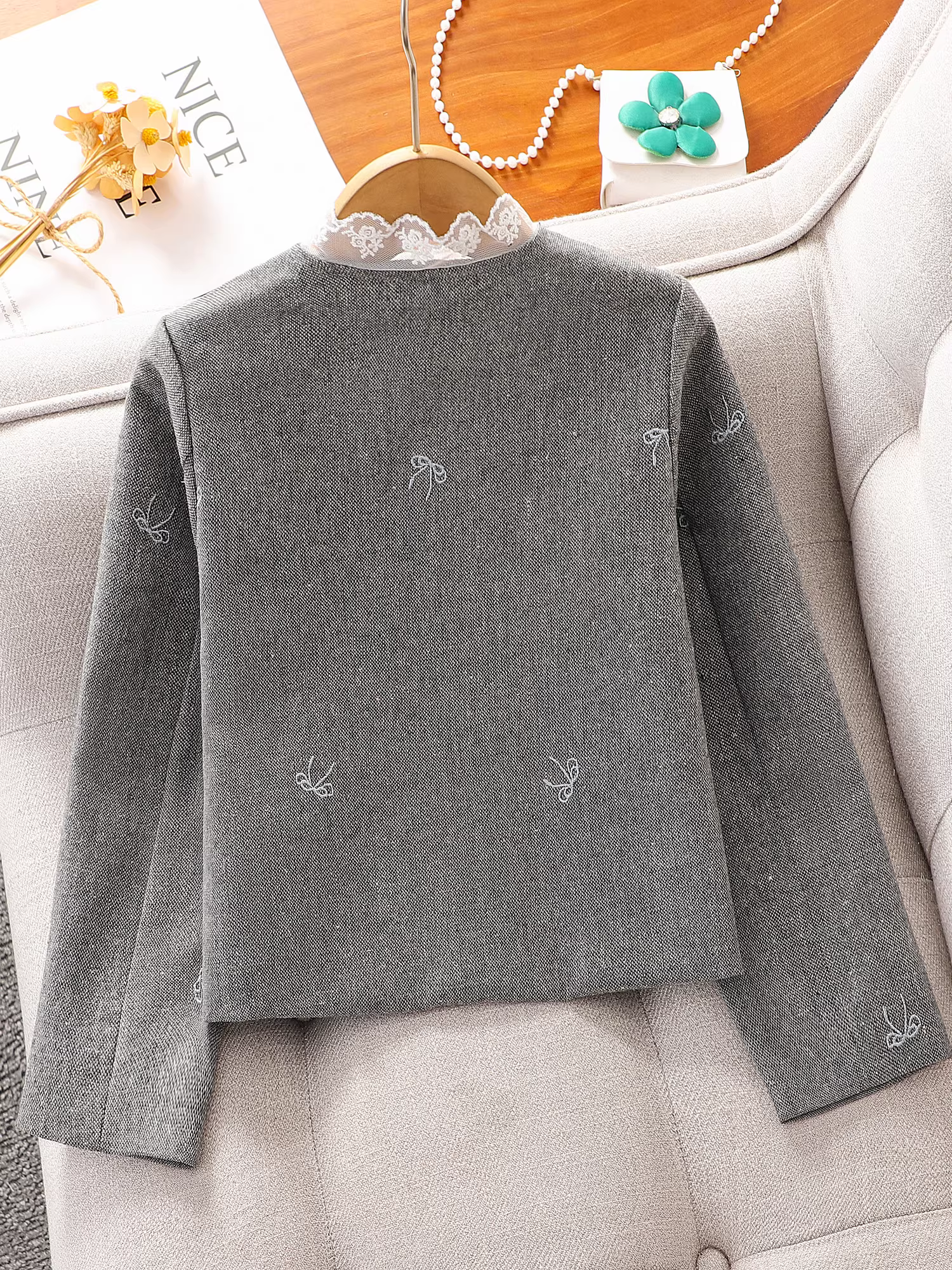 Bộ vest kiểu Chanel cho bé gái với áo khoác viền ren, chân váy xếp ly kiểu Hàn Quốc mới mùa xuân thu 2025 dành cho trẻ em