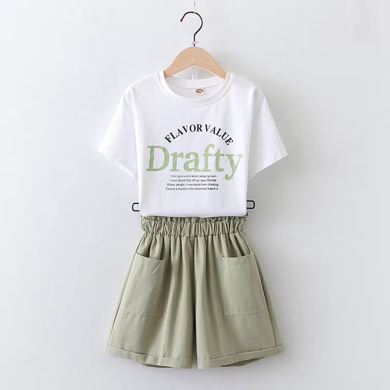 Bộ trang phục mùa hè cho bé gái, mỏng nhẹ và sành điệu, quần đùi ngắn tay cho trẻ em, bộ đồ thể thao hai mảnh thường ngày dành cho trẻ lớn.