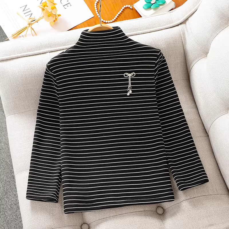 Áo thun kẻ sọc thu đông 2025 kiểu mới cho bé gái, lót lông cừu, dày dặn, ấm áp, quần áo mùa thu cho bé gái lớn, trang phục mùa đông.