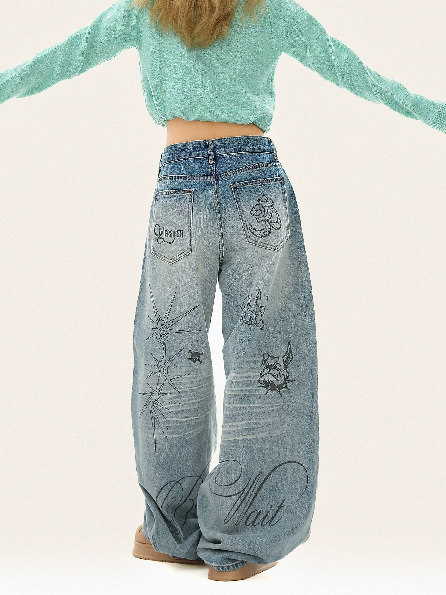 Quần jeans nữ kiểu Mỹ cổ điển, màu xanh đã qua xử lý, họa tiết graffiti, kiểu dáng xước, thương hiệu thời thượng, dáng rộng, ống thẳng, ống rộng.