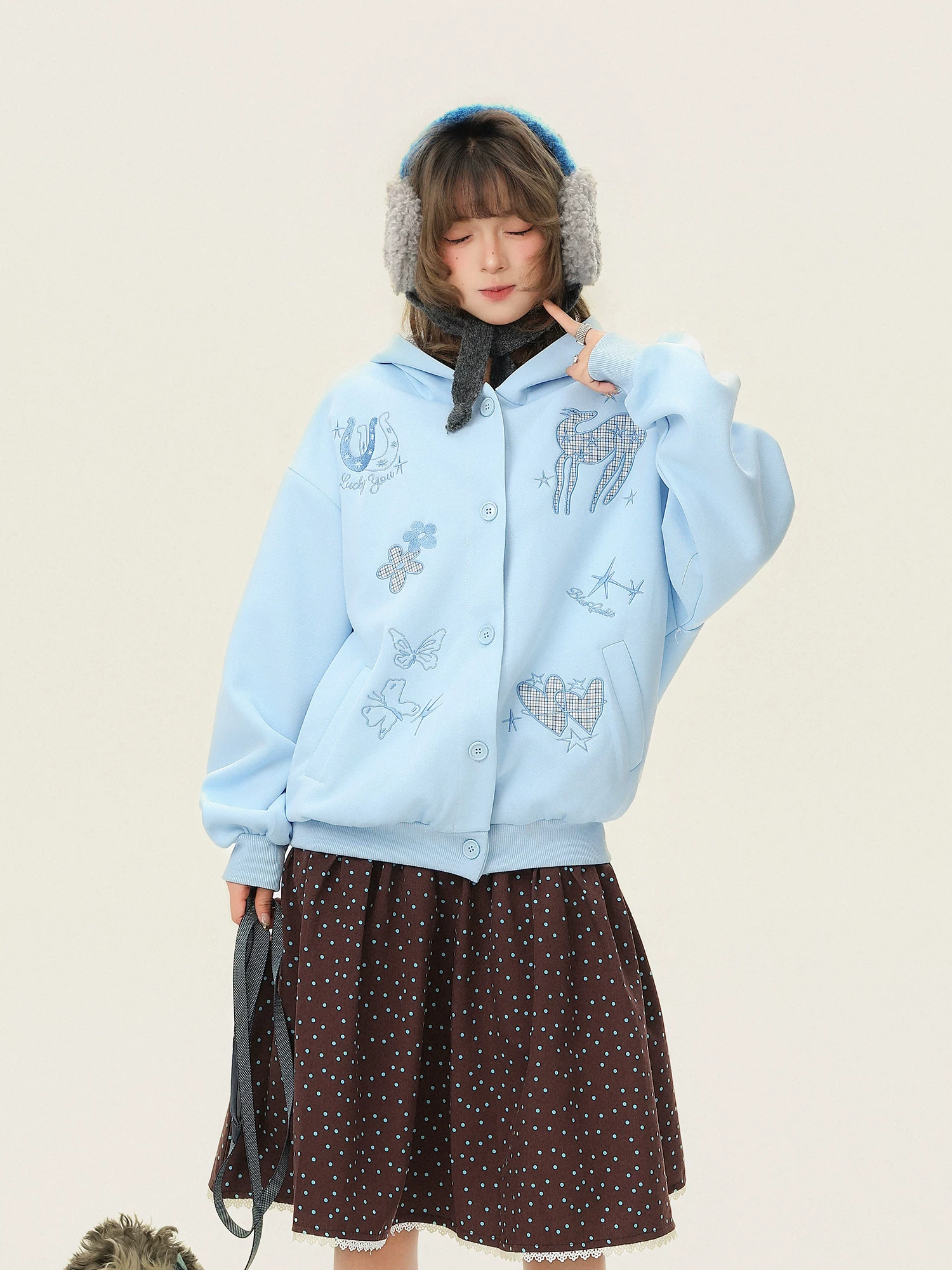 Áo khoác cardigan có mũ trùm đầu thêu họa tiết kẻ sọc màu sáng ngọt ngào dành cho nữ, kiểu dáng rộng rãi, đa năng, phong cách thường ngày.