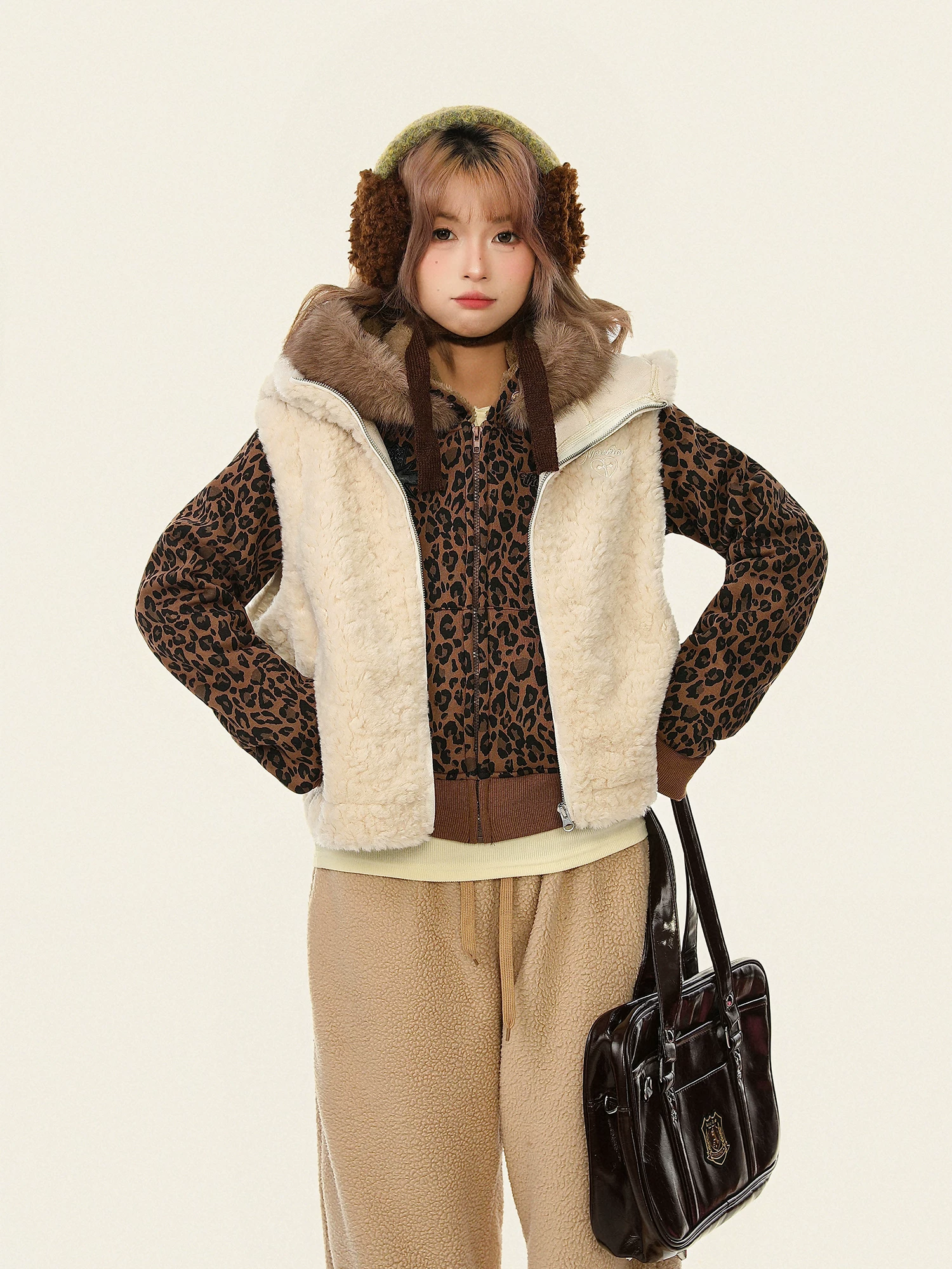 Bulu Biscuit American Retro Lamb Wool Layered Áo khoác có mũ trùm đầu dành cho nữ Áo khoác cotton ấm áp mùa đông có lông thú dành cho nữ.
