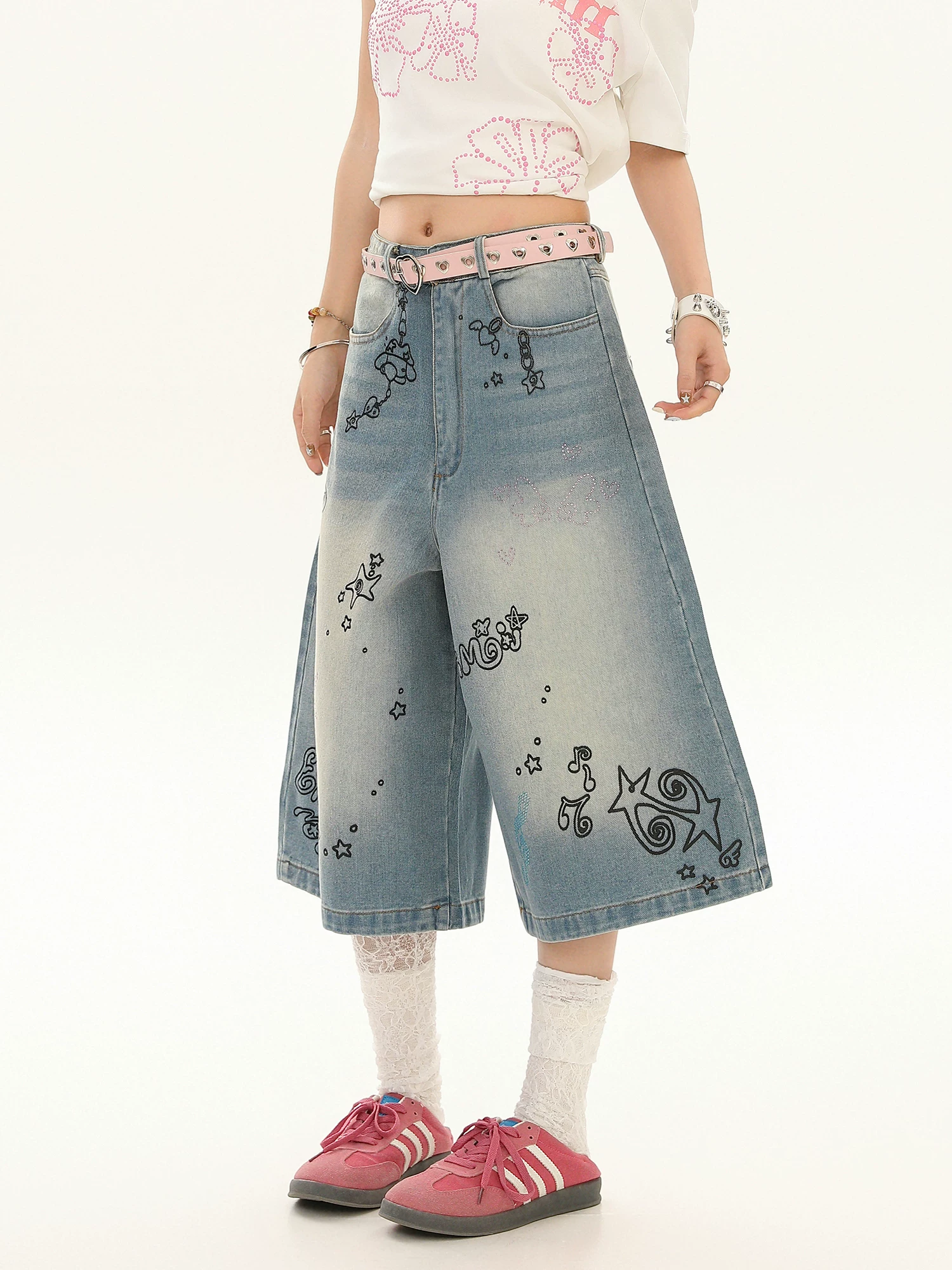 Quần short denim in chữ graffiti hợp thời trang dành cho nữ, quần ống rộng dáng suông rộng rãi mùa hè.