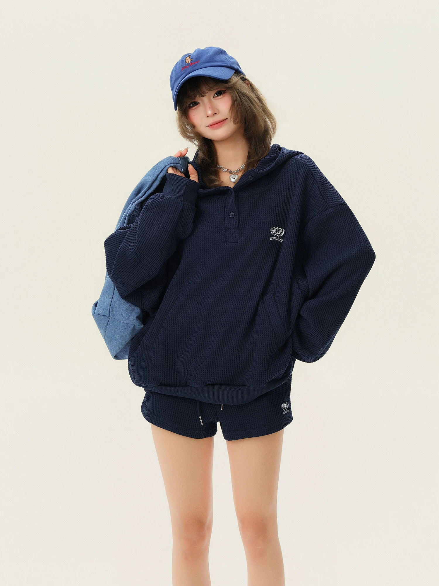 Áo hoodie thể thao thêu họa tiết waffle đa năng phong cách Hàn Quốc dành cho nữ, áo kiểu dáng rộng rãi thoải mái mùa xuân.