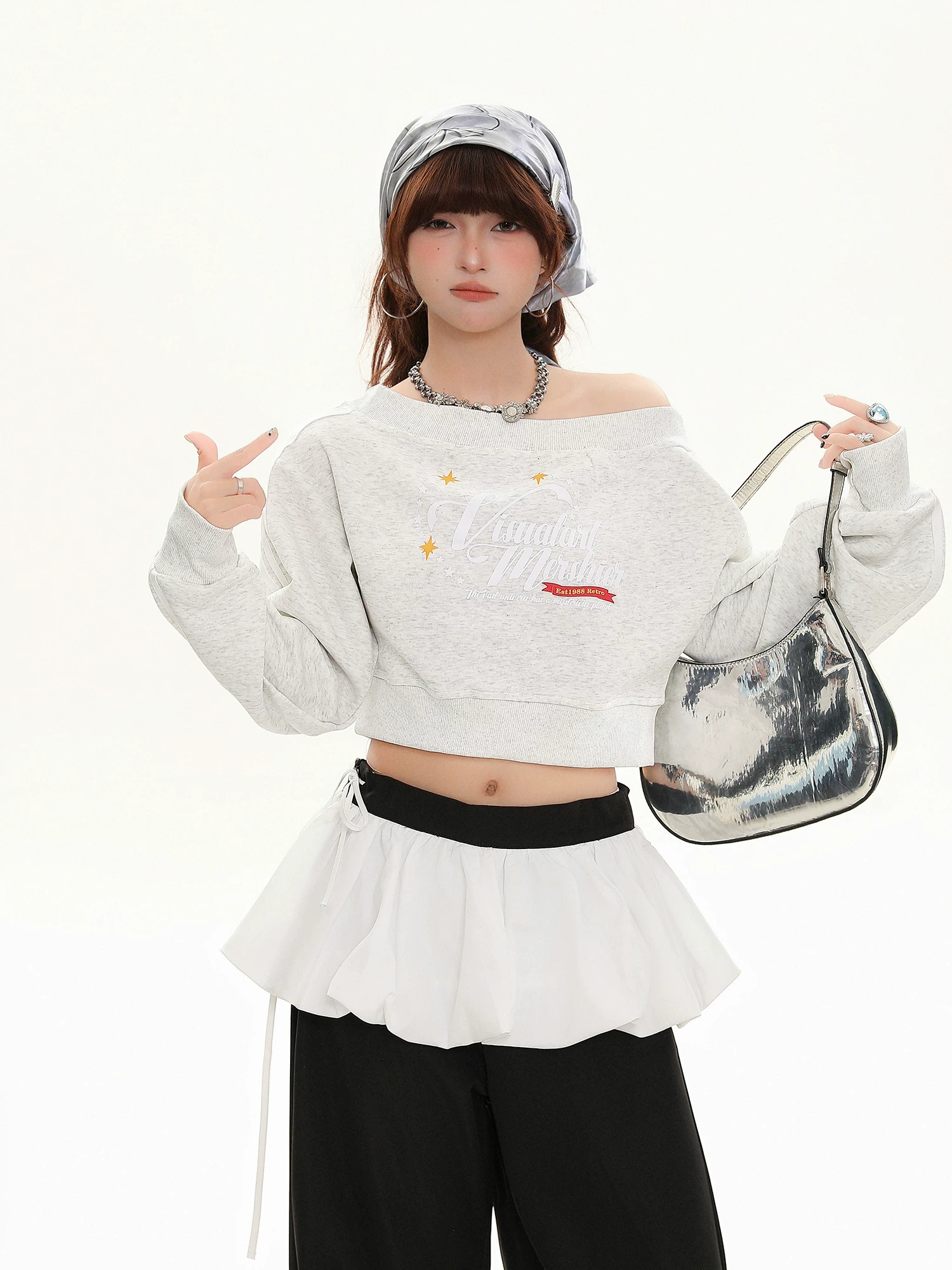 Áo sweatshirt nữ tay dài, kiểu Mỹ, in hình trái tim, chất liệu mềm mại, dáng rộng, phong cách casual, mùa thu 2025, thương hiệu Bulu Biscuit.