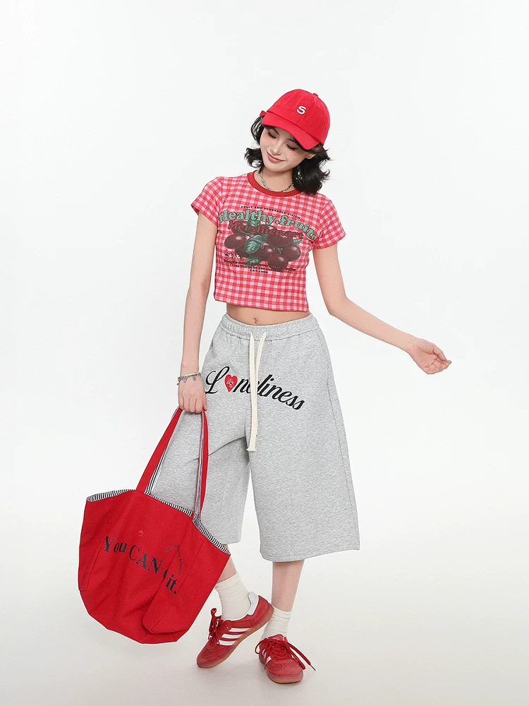 Áo thun ngắn tay kẻ sọc đỏ phong cách retro của BlueLotuss dành cho nữ, áo crop top ngắn hở vai ngọt ngào và cay cay mùa hè.